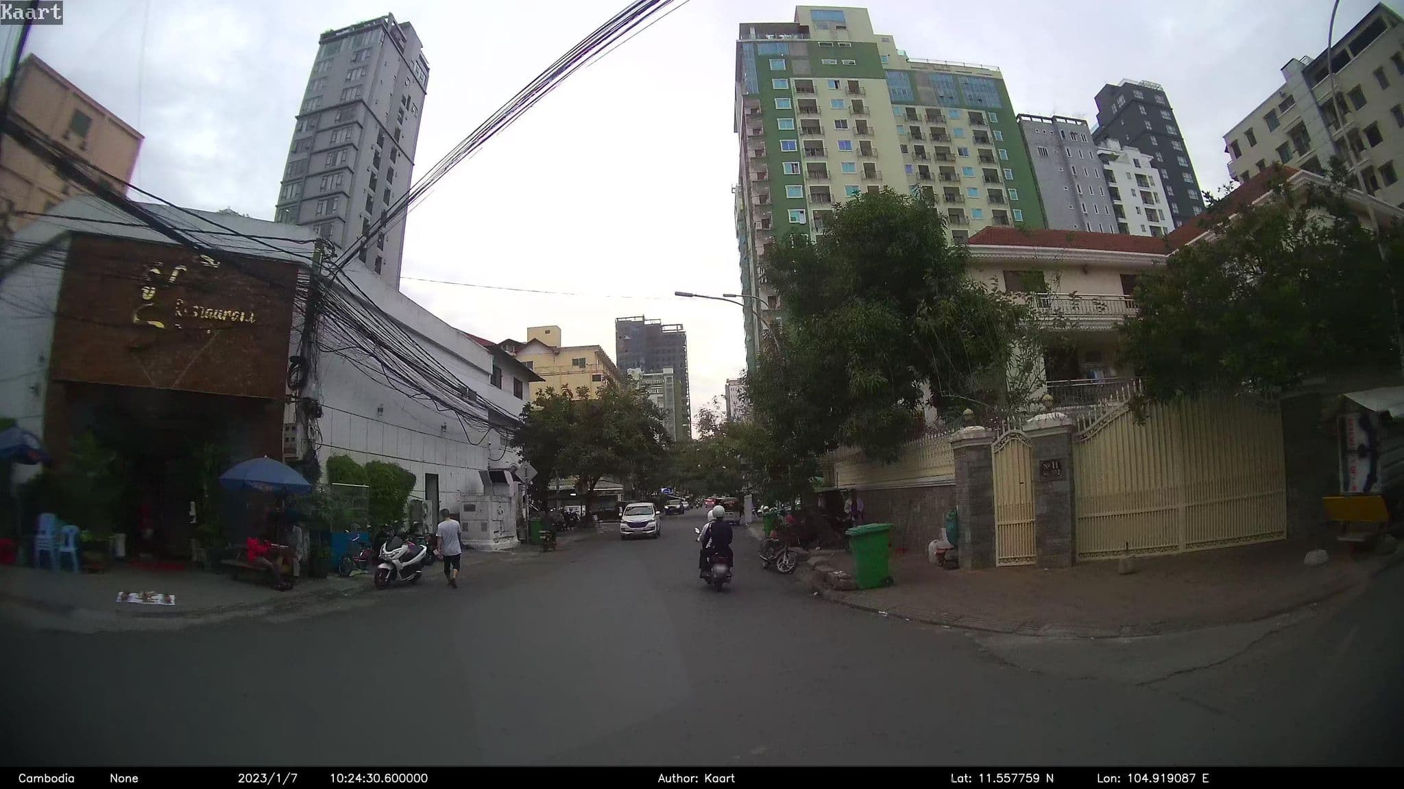 Street view near Khun Leang Hotel, Phnom Penh — © kaart_2 (CC BY-SA · Mapillary)