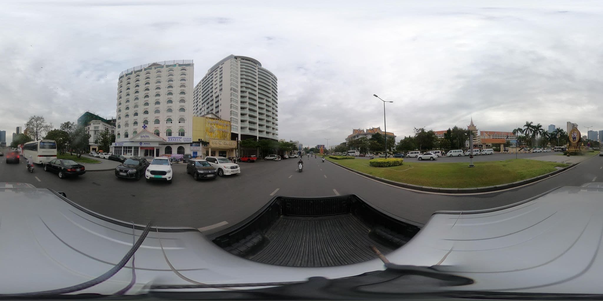 Street view near Landscape Hotel, Phnom Penh — © kaart_2 (CC BY-SA · Mapillary)