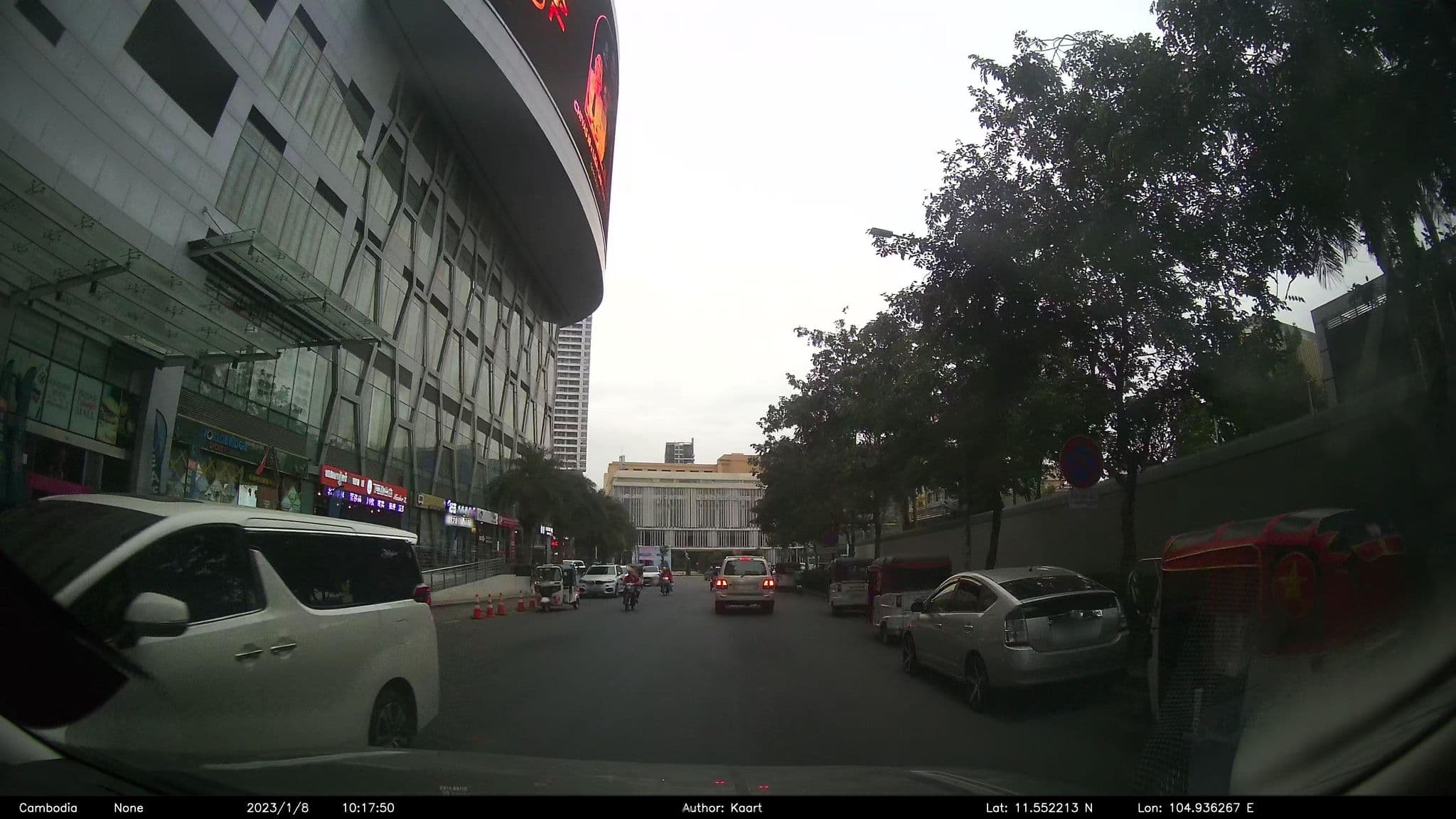 Street view near The Bridge Club Hotel, Phnom Penh — © kaart_2 (CC BY-SA · Mapillary)