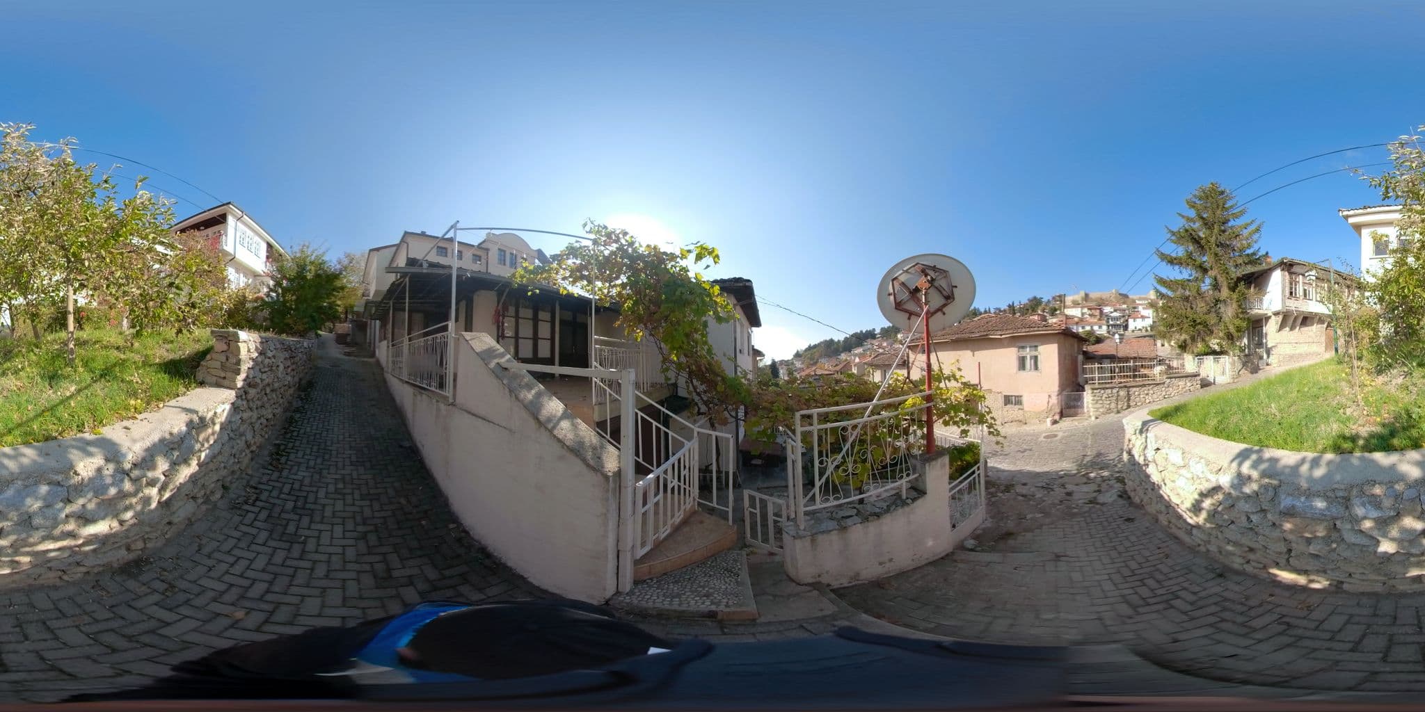 Street view near Villa meri, Ohrid — © akyrkou (CC BY-SA · Mapillary)