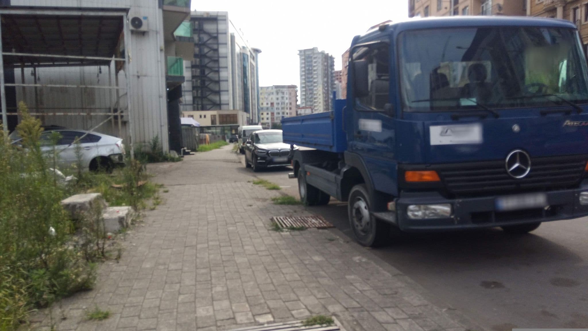 Street view near Batumi Palace Hotel, Batumi — © shoorick (CC BY-SA · Mapillary)