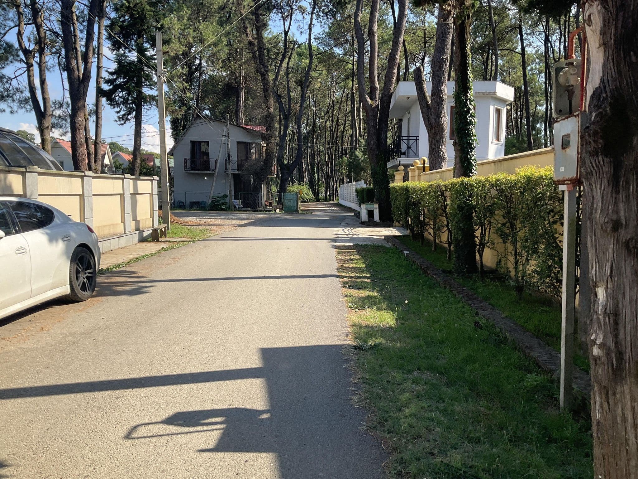 Street view near Simple Pleasures Hotel, Ureki — © thelastofmaddogs (CC BY-SA · Mapillary)