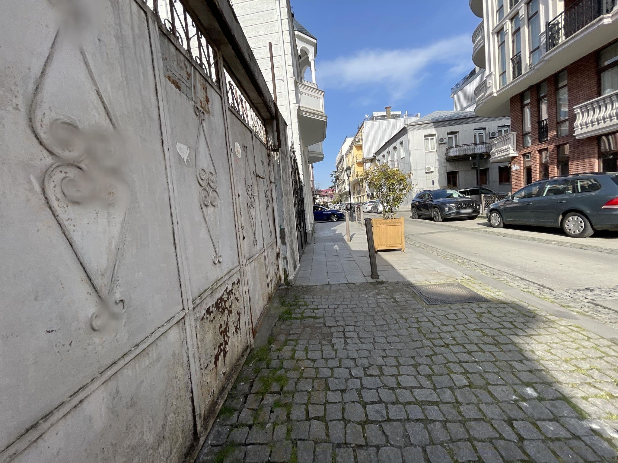 Street view near Globus Hostel, Batumi — © egorka (CC BY-SA · Mapillary)