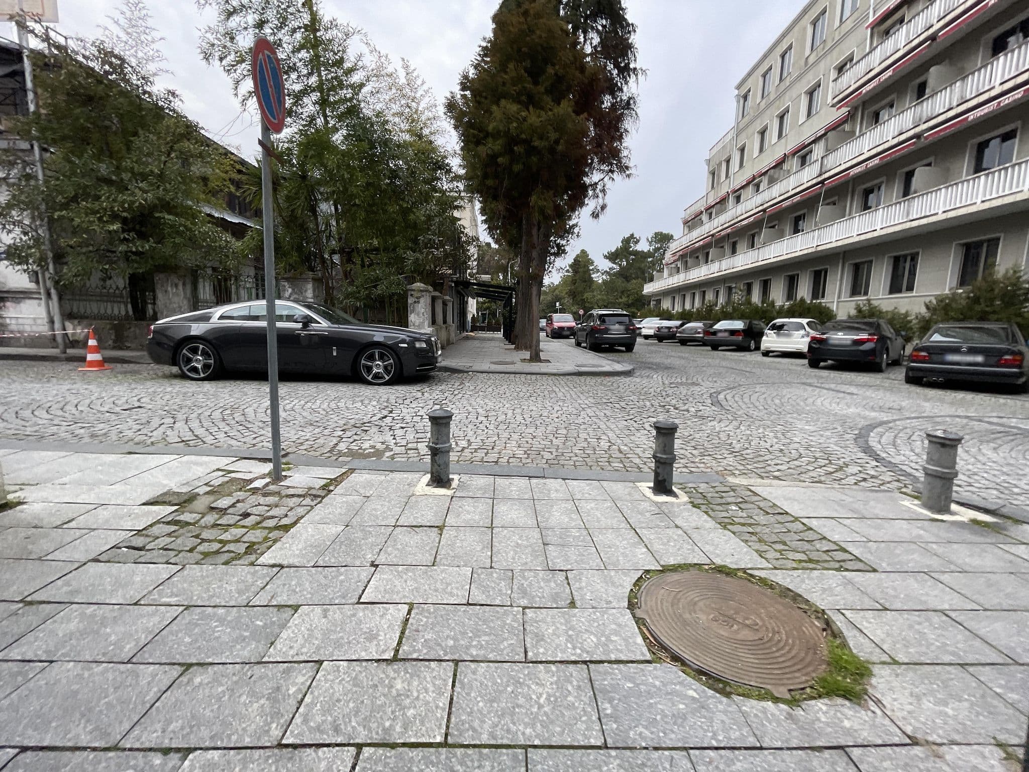 Street view near Guest House on Europe Square, Batumi — © egorka (CC BY-SA · Mapillary)