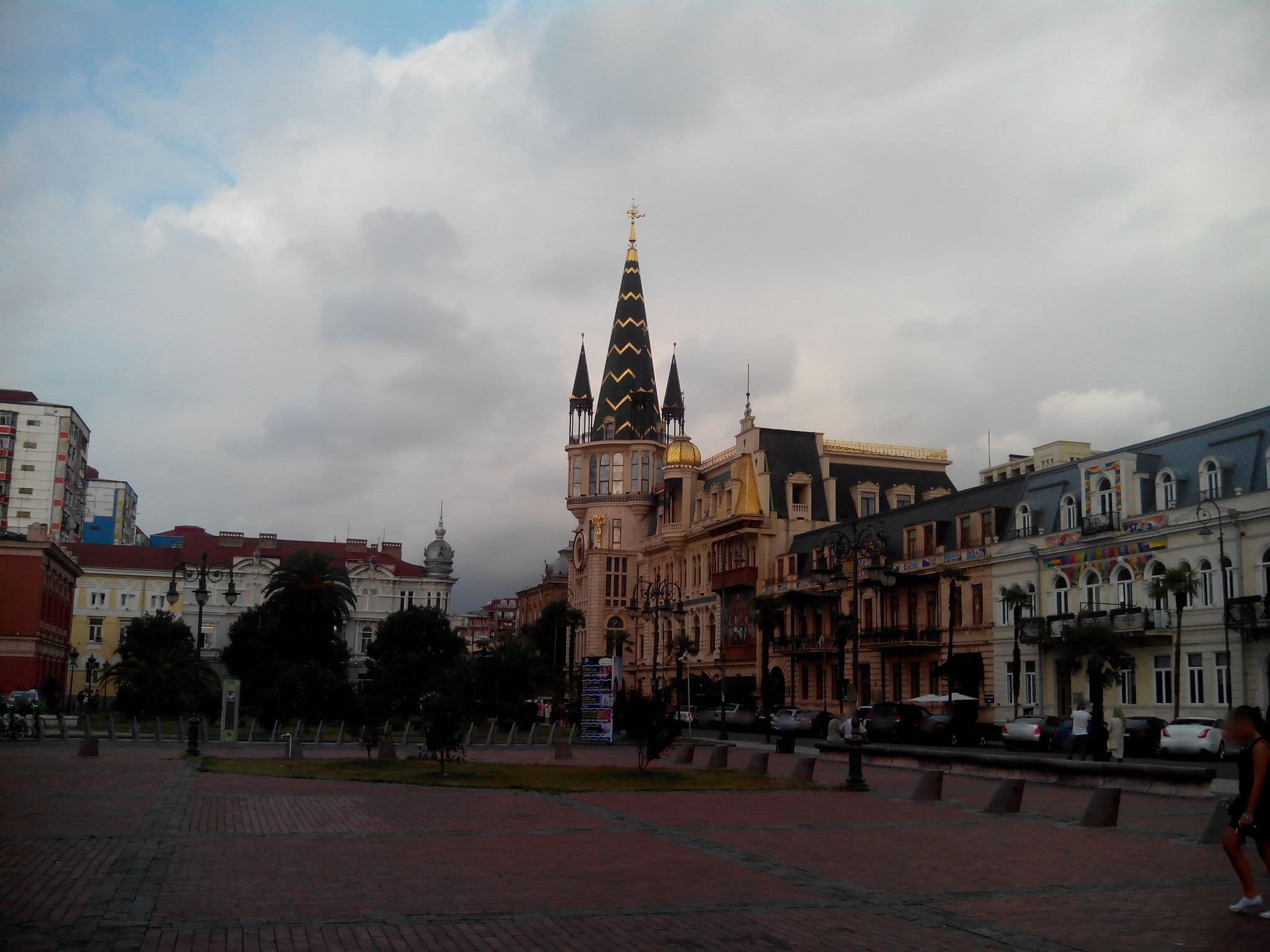 Street view near President Plaza | პრეზიდენტ პლაზა, Batumi — © parukhin (CC BY-SA · Mapillary)