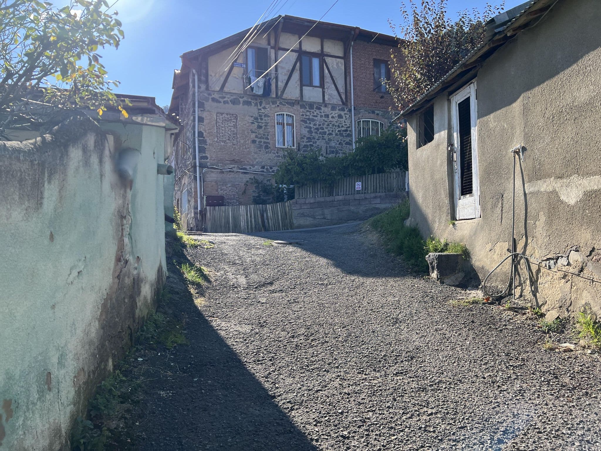 Street view near Gocha Guesthouse, Borjomi — © alxmamaev (CC BY-SA · Mapillary)