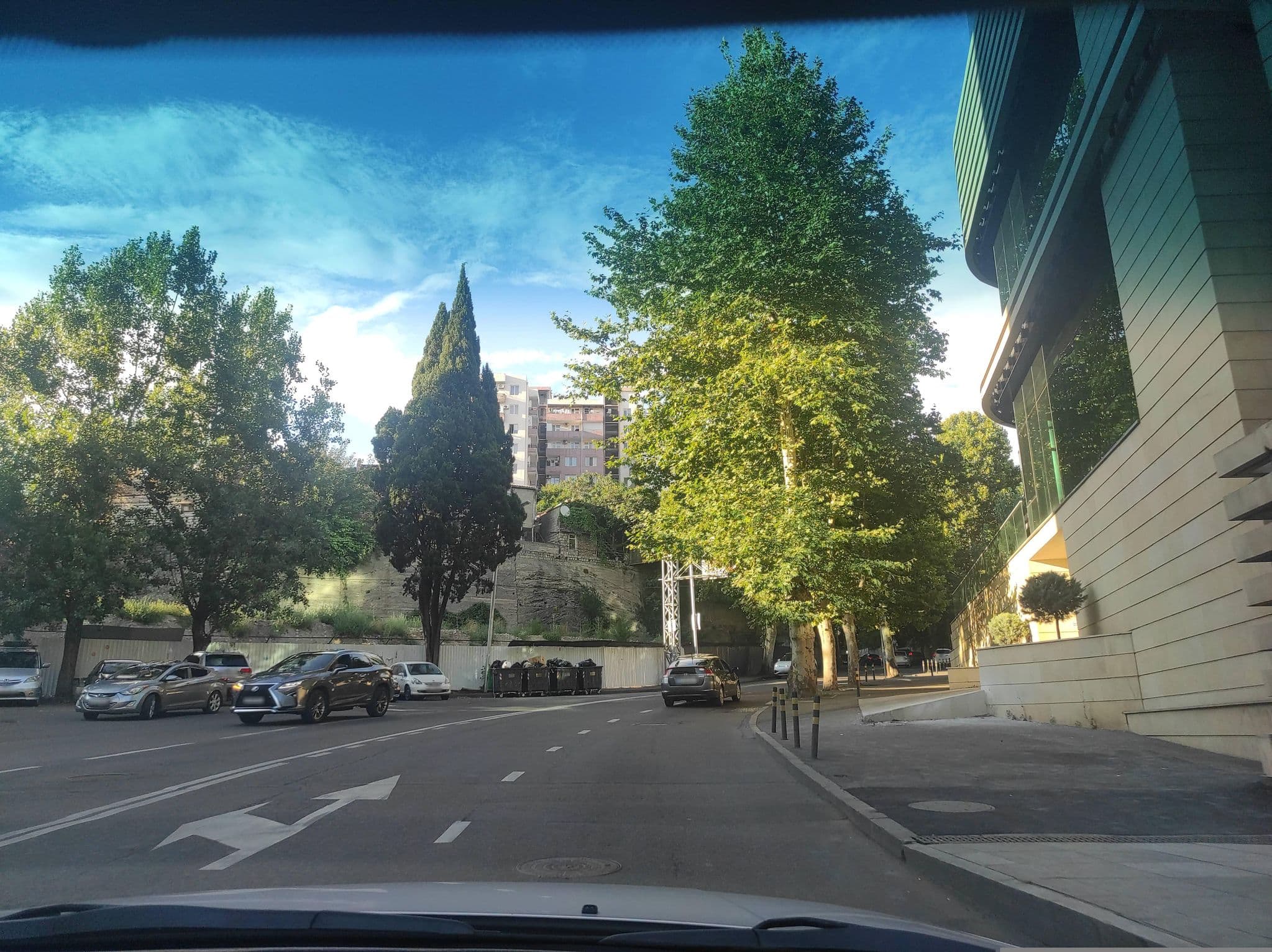 Street view near Sam Raan | სამ რაან, Tbilisi — © David_Osipov (CC BY-SA · Mapillary)