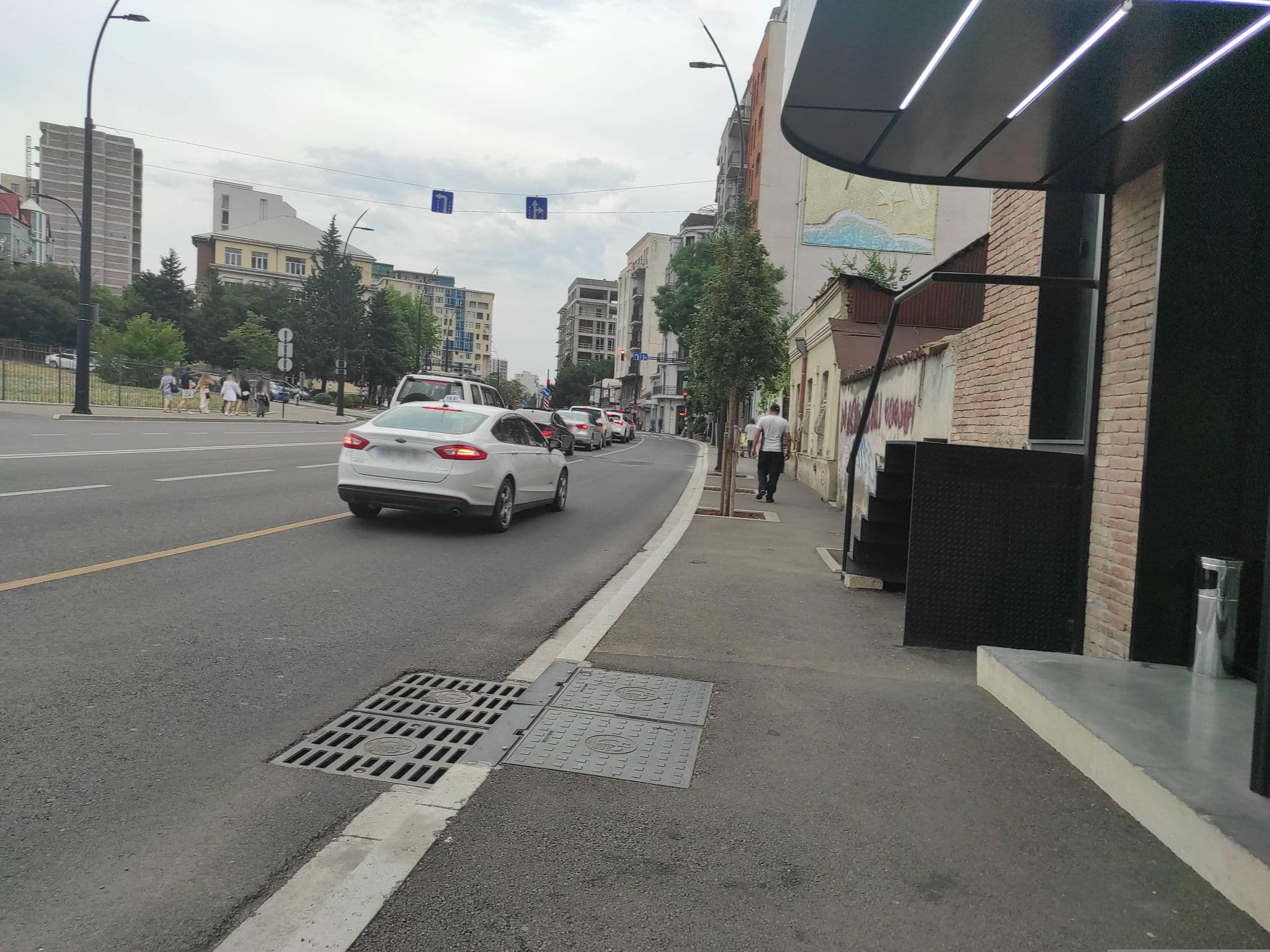 Street view near Golden Tulip Design Tbilisi, Tbilisi — © David_Osipov (CC BY-SA · Mapillary)