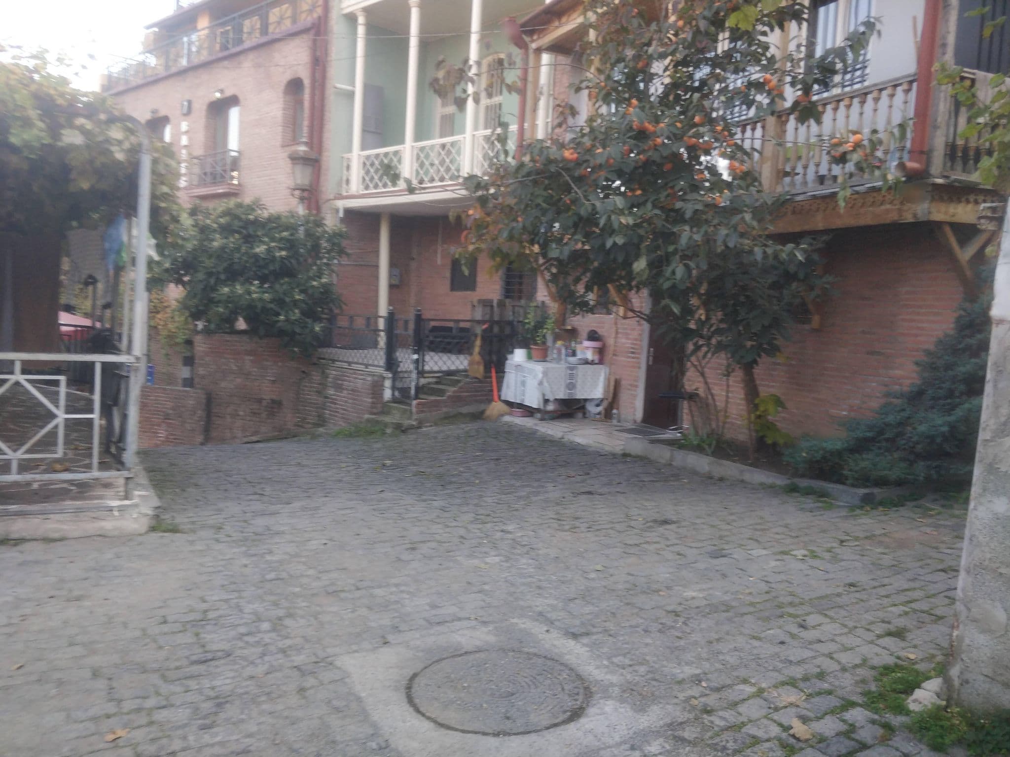 Street view near Tbilisi Friends Hostel, Tbilisi — © dav23r (CC BY-SA · Mapillary)