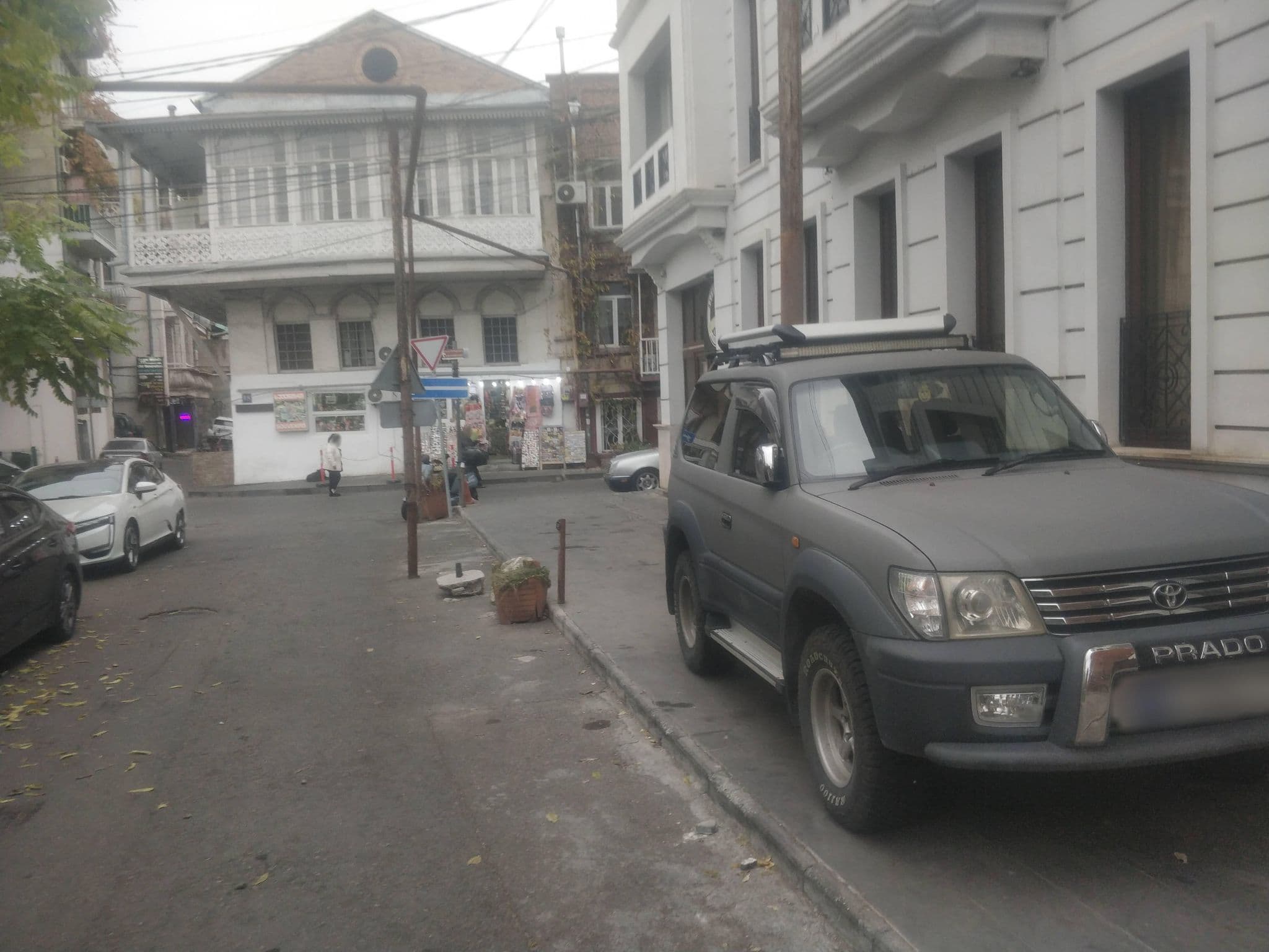 Street view near Metekhi 18, Tbilisi — © dav23r (CC BY-SA · Mapillary)