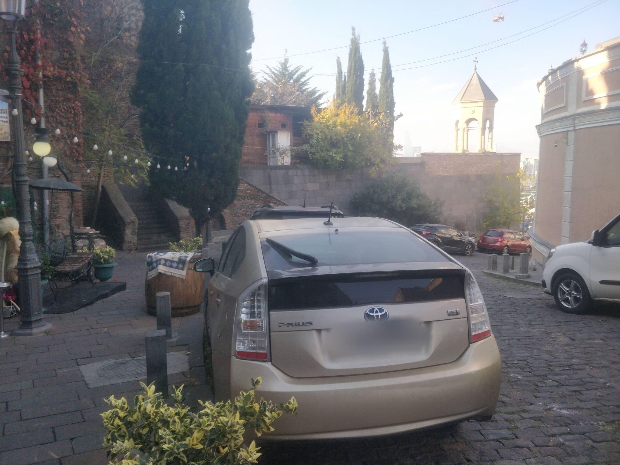 Street view near Old Metekhi Hotel, Tbilisi — © dav23r (CC BY-SA · Mapillary)
