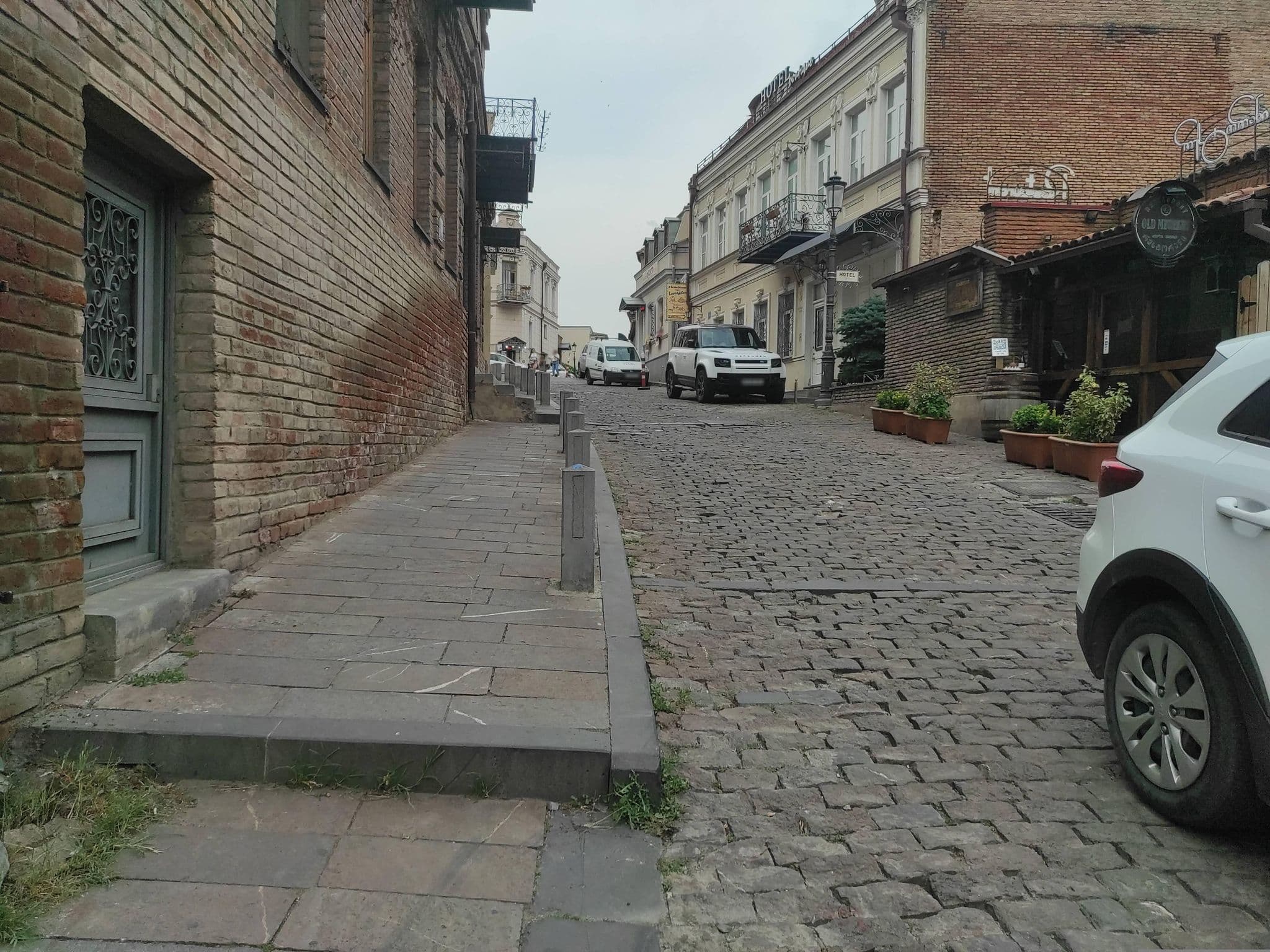 Street view near Hotel Balatro, Tbilisi — © David_Osipov (CC BY-SA · Mapillary)