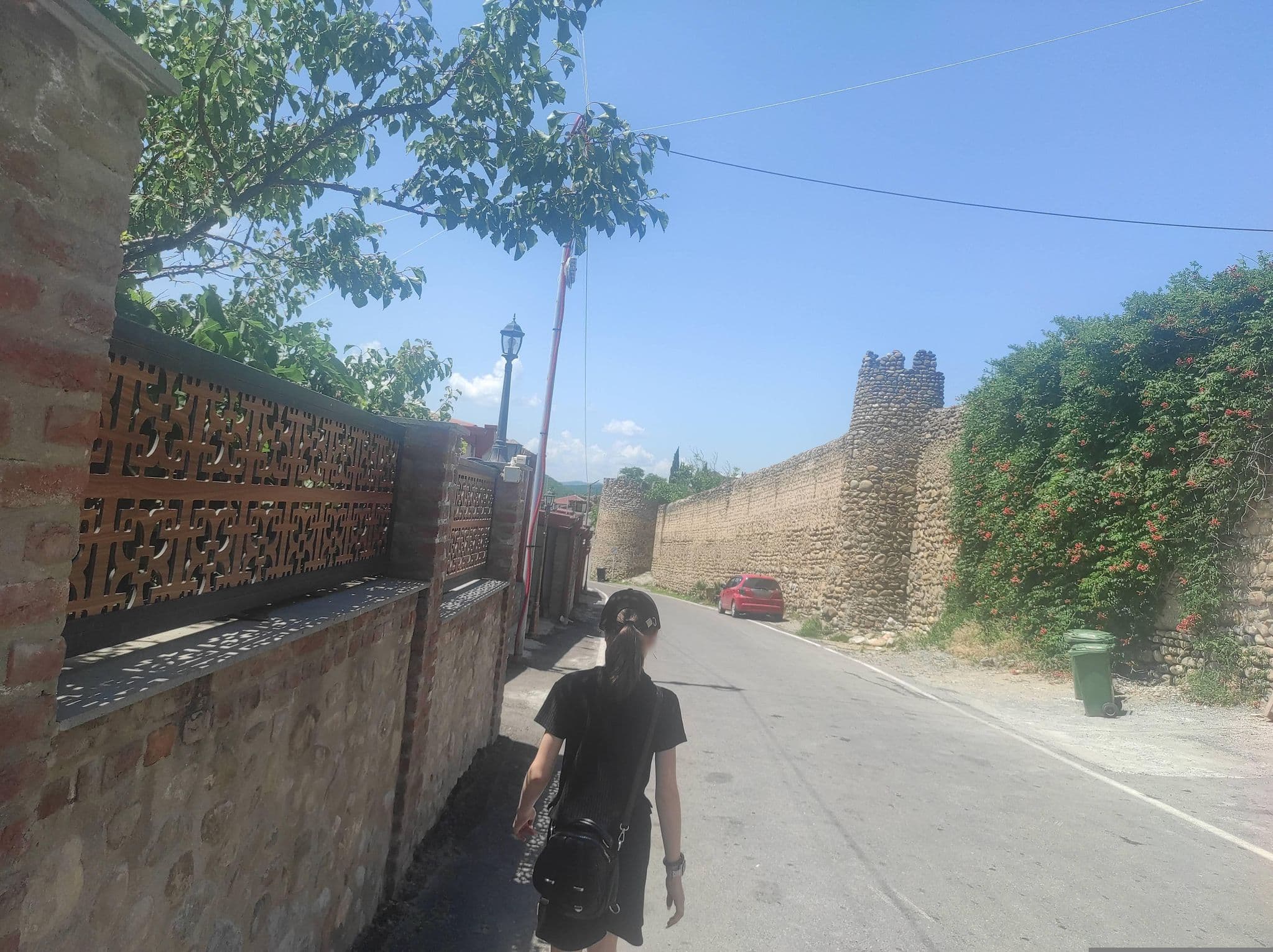 Street view near Apartament Chavchavadze, 5, Sighnaghi — © David_Osipov (CC BY-SA · Mapillary)