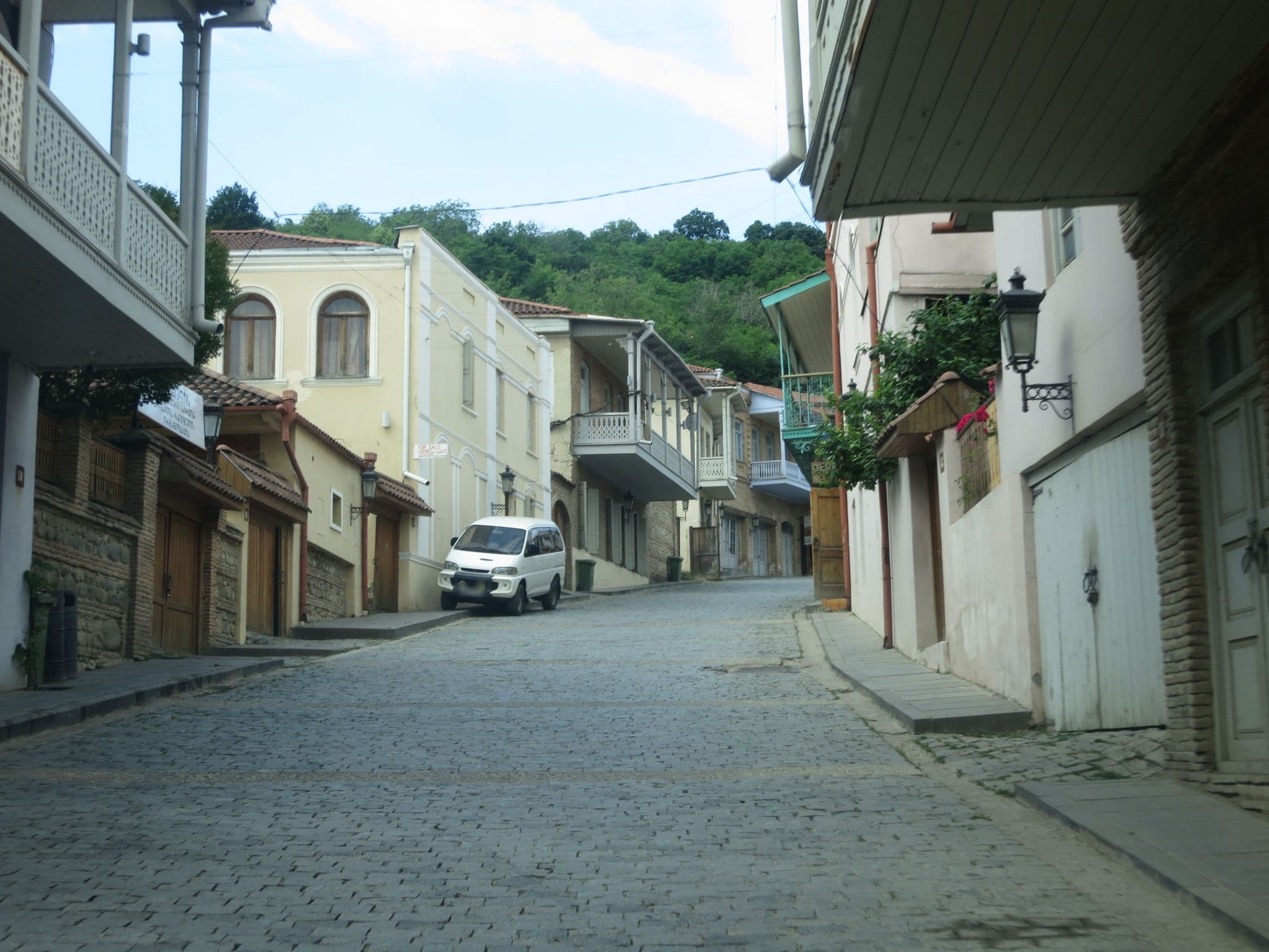 Street view near Dodo guesthouse, Sighnaghi — © lto (CC BY-SA · Mapillary)