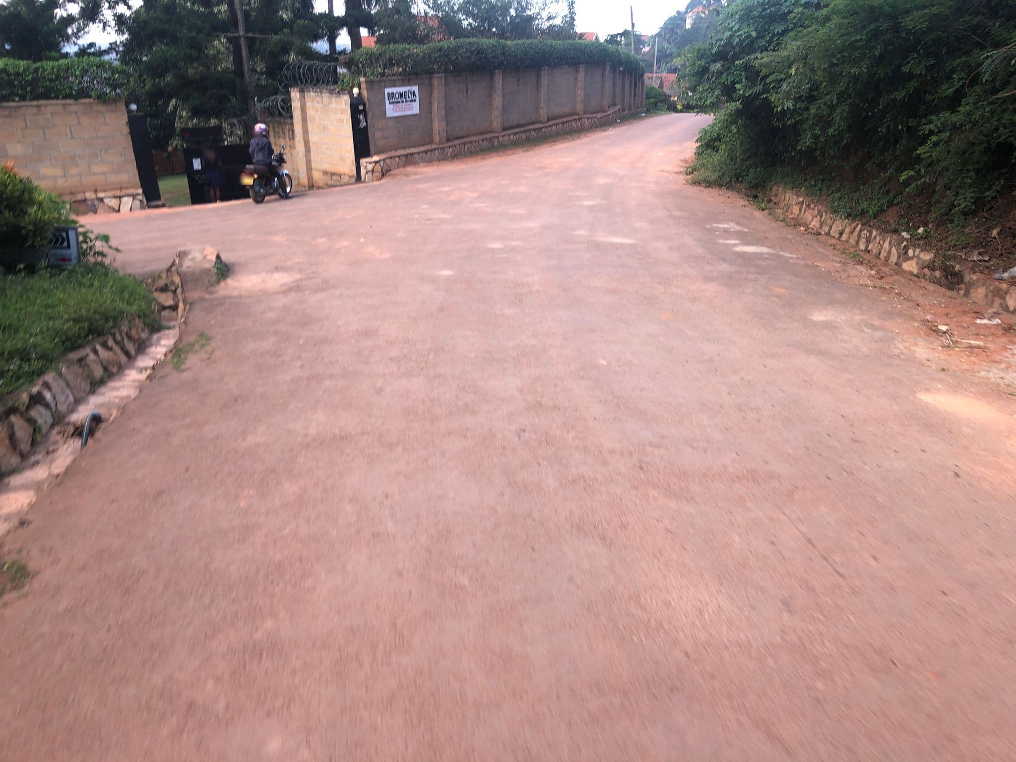 Street view near Bromelia Guesthouse, Kampala — © marcelbag (CC BY-SA · Mapillary)