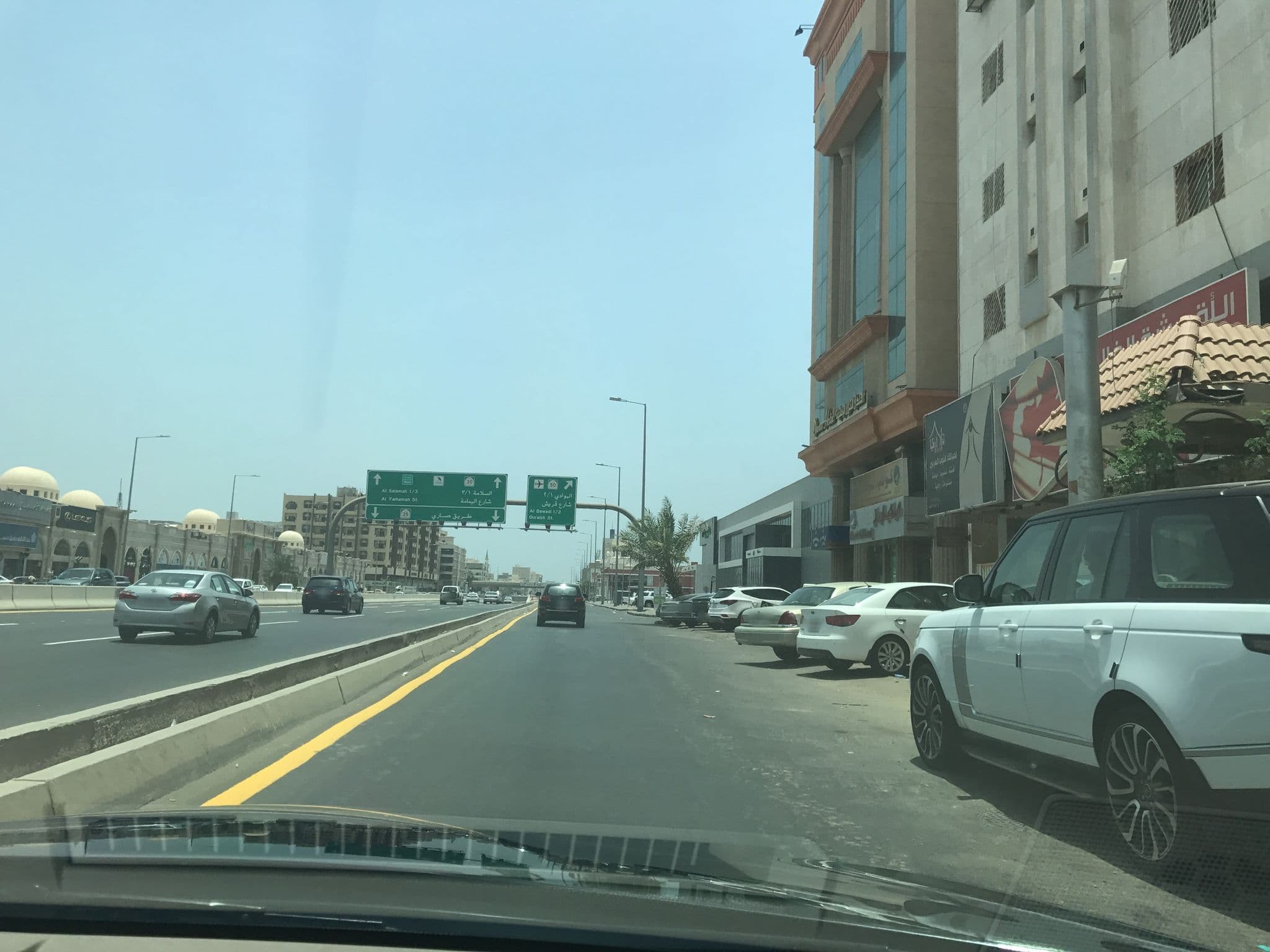 Street view near White Diamond 2, Jeddah — © assel95 (CC BY-SA · Mapillary)