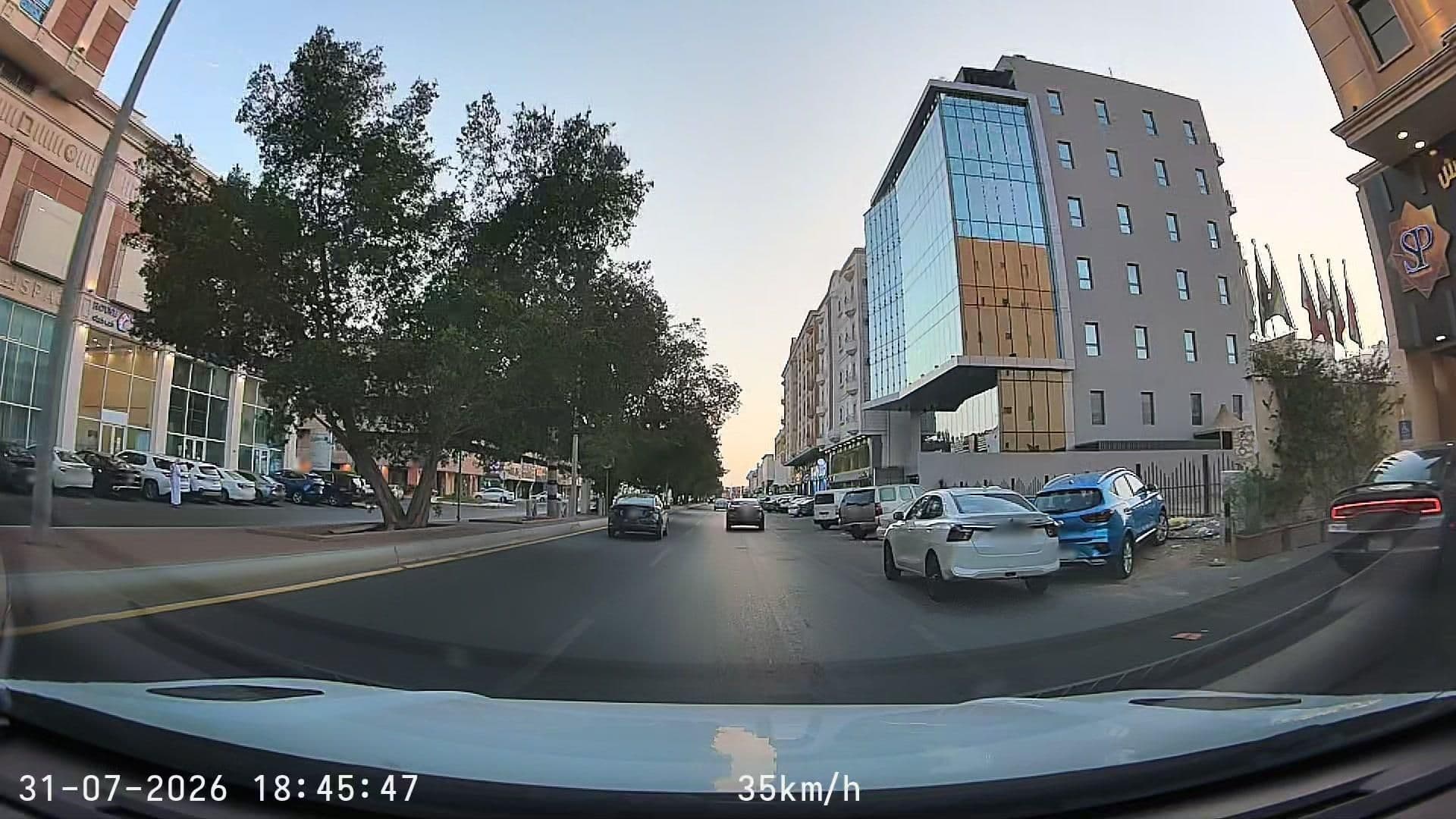 Street view near Radisson Blu | راديسون بلو, Jeddah — © mechari (CC BY-SA · Mapillary)