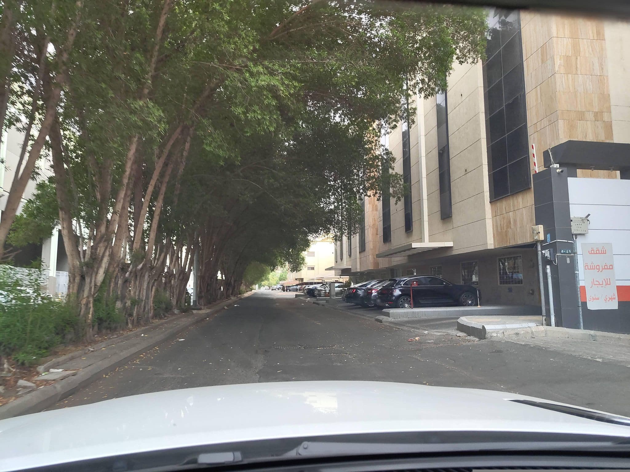 Street view near Rahet Al Qasr Hotel Apartments, Jeddah — © Bilal332 (CC BY-SA · Mapillary)