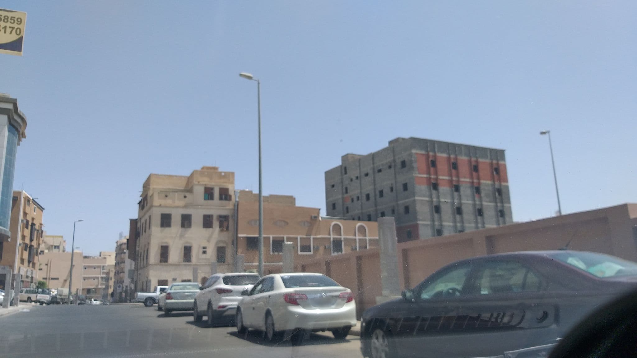 Street view near Hadeiat Kindah Hotel Suites, Ta’if — © loogfnv (CC BY-SA · Mapillary)