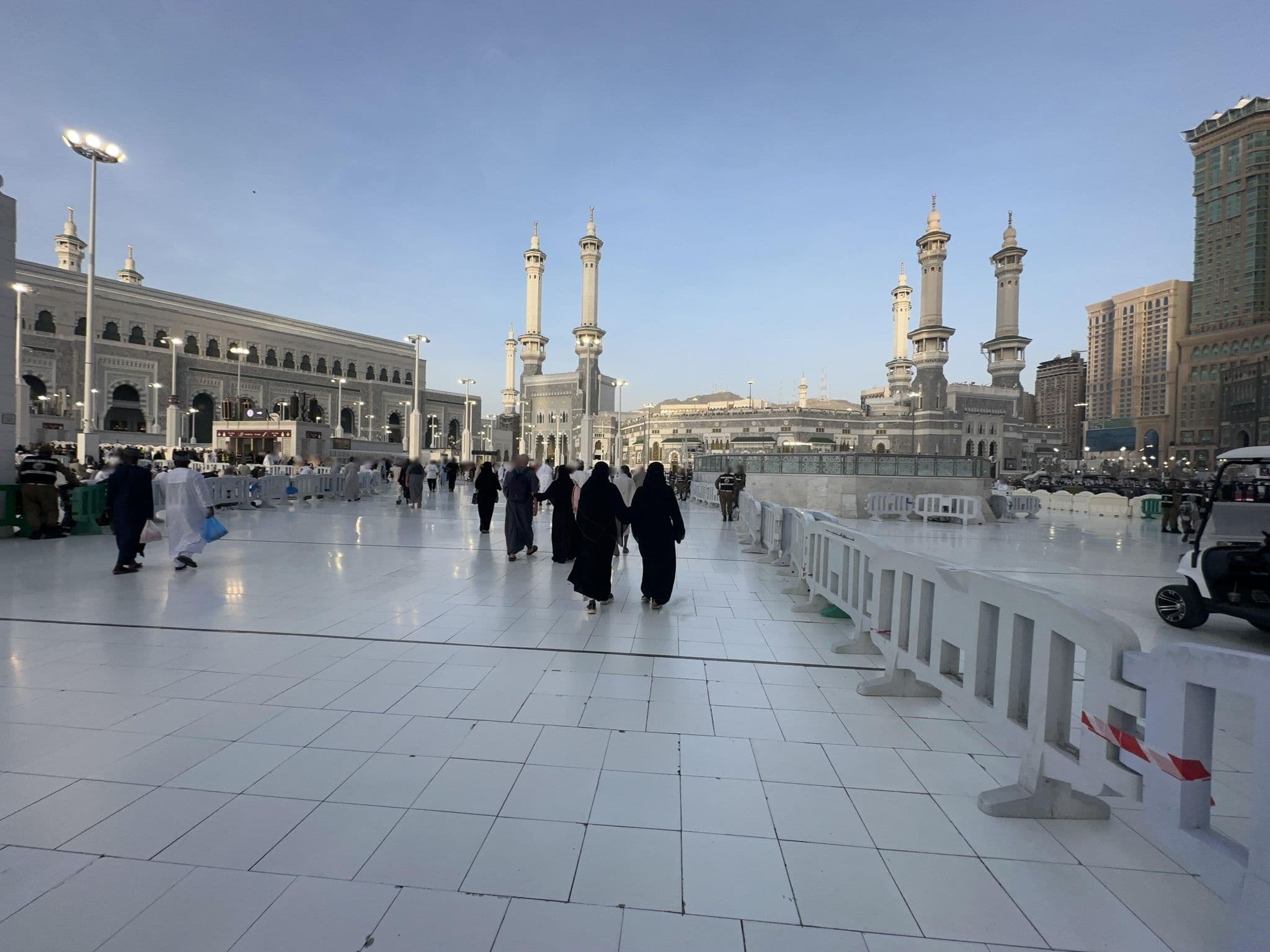 Street view near ‪Hilton Honors‬|أجنحة هيلتون, Makkah — © asturksever (CC BY-SA · Mapillary)