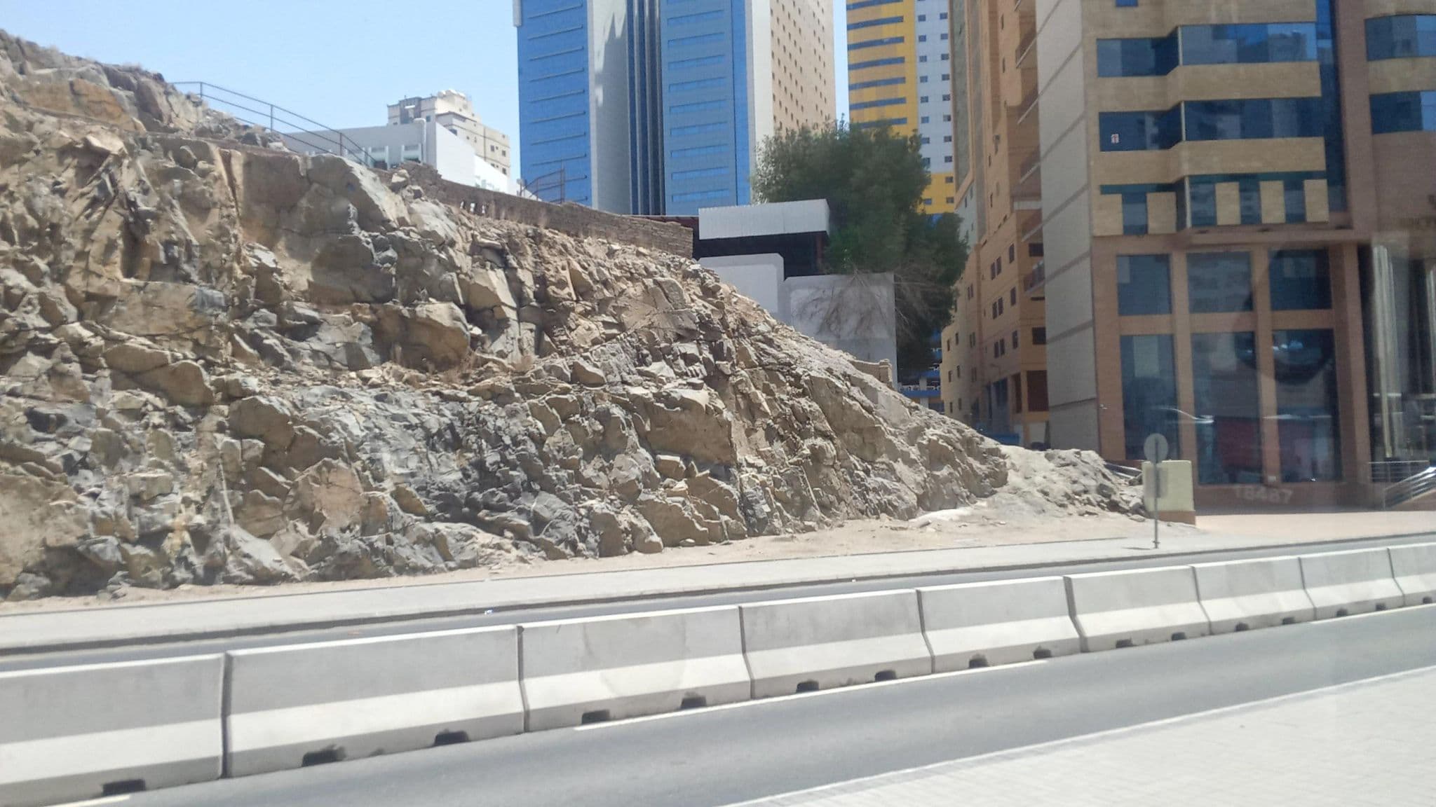 Street view near global boon lamar, Makkah — © danils (CC BY-SA · Mapillary)