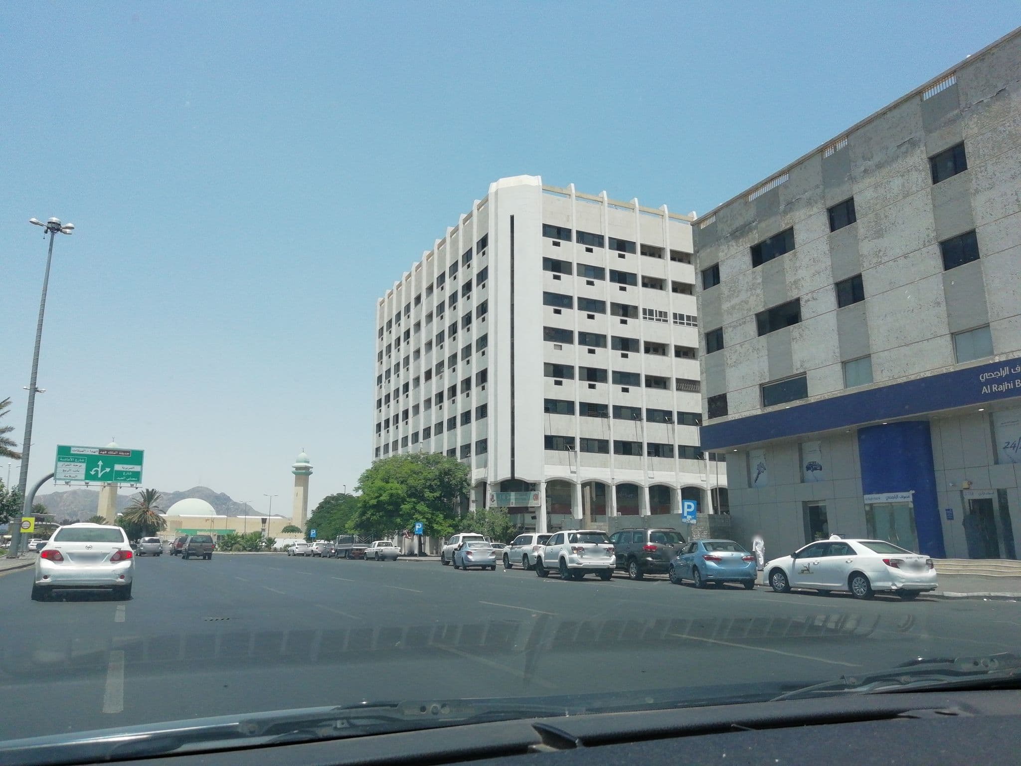 Street view near khayali Hotel, Ta’if — © loogfnv (CC BY-SA · Mapillary)