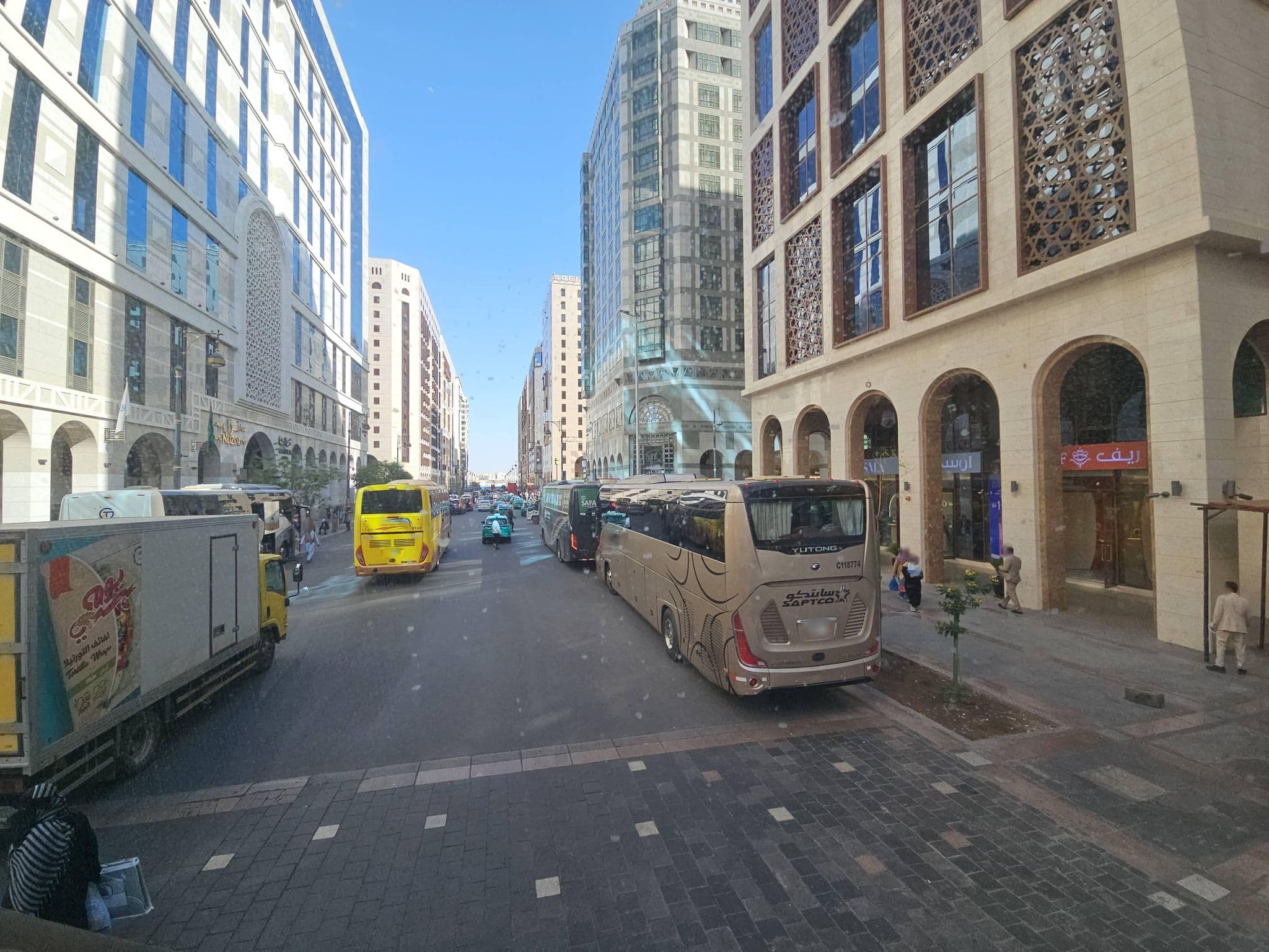 Street view near Jawharat Al-Fayroz, Madinah — © kirikset (CC BY-SA · Mapillary)