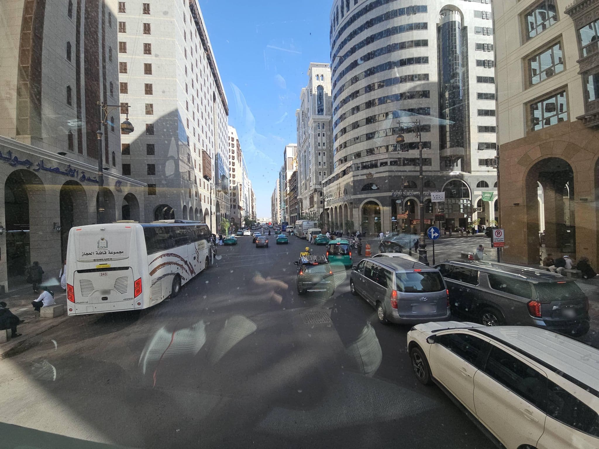 Street view near Al Fayros Al Massi-Gloria Al Medina, Madinah — © kirikset (CC BY-SA · Mapillary)