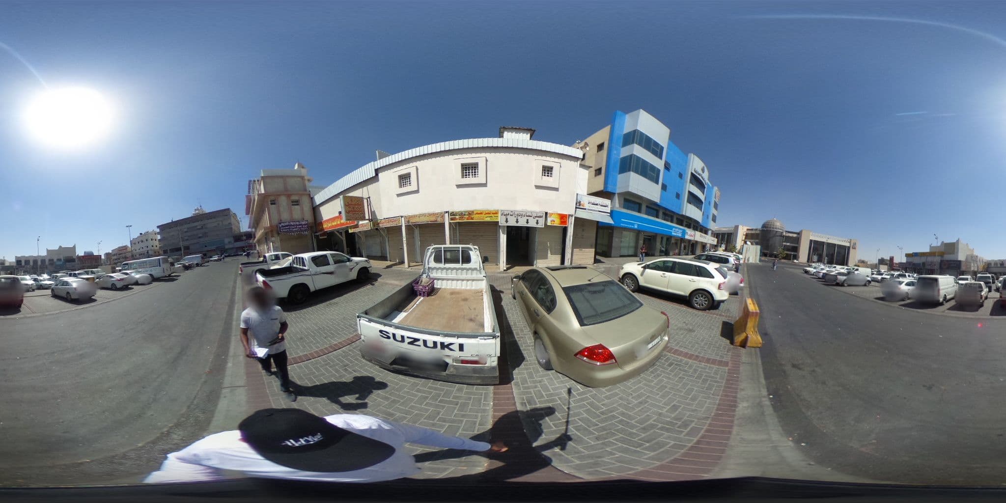 Street view near فندق العزيزية -Alaziziah Hotel, Khamis Mushait — © ehabeid (CC BY-SA · Mapillary)