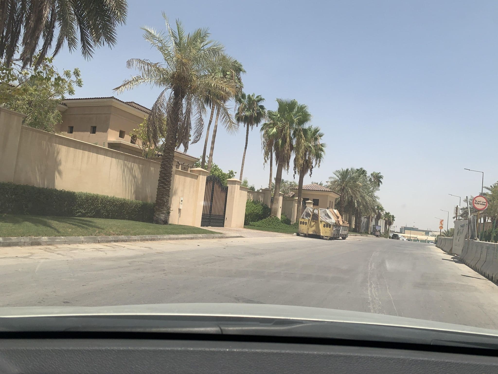 Street view near Riyada Albait Apartment Hotel ريادة البيت للأجنحة الفندقية, ‘Irqah — © MahmoudRagab_HudhudMaps (CC BY-SA · Mapillary)