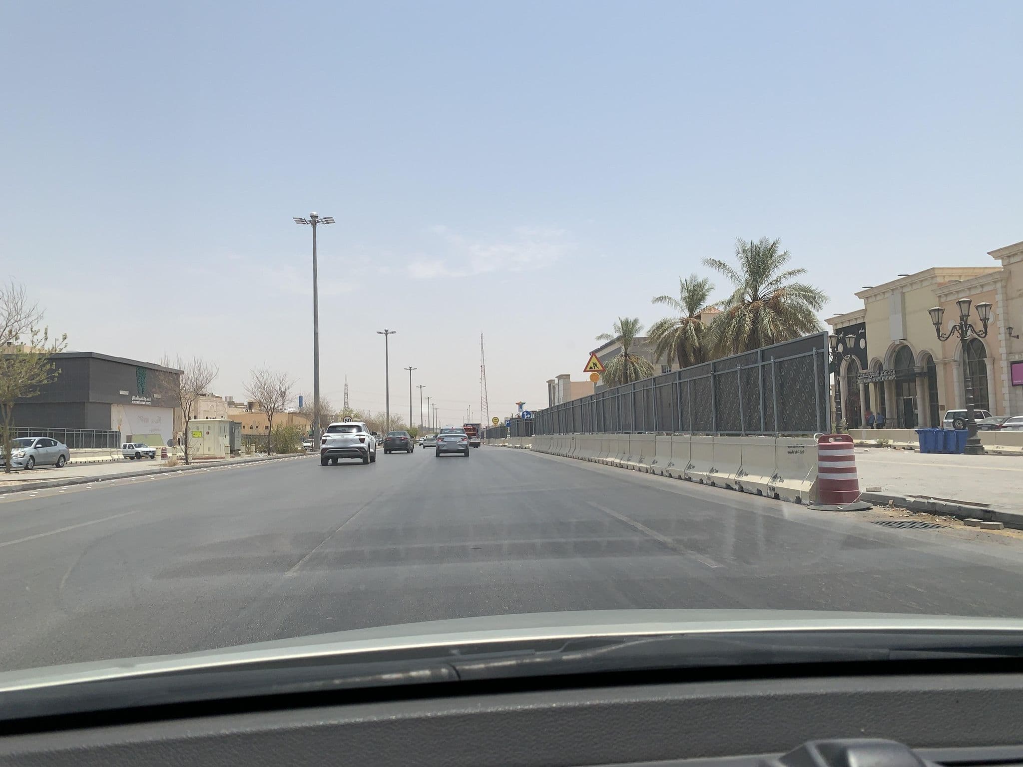 Street view near بيوت مكين, ‘Irqah — © MahmoudRagab_HudhudMaps (CC BY-SA · Mapillary)