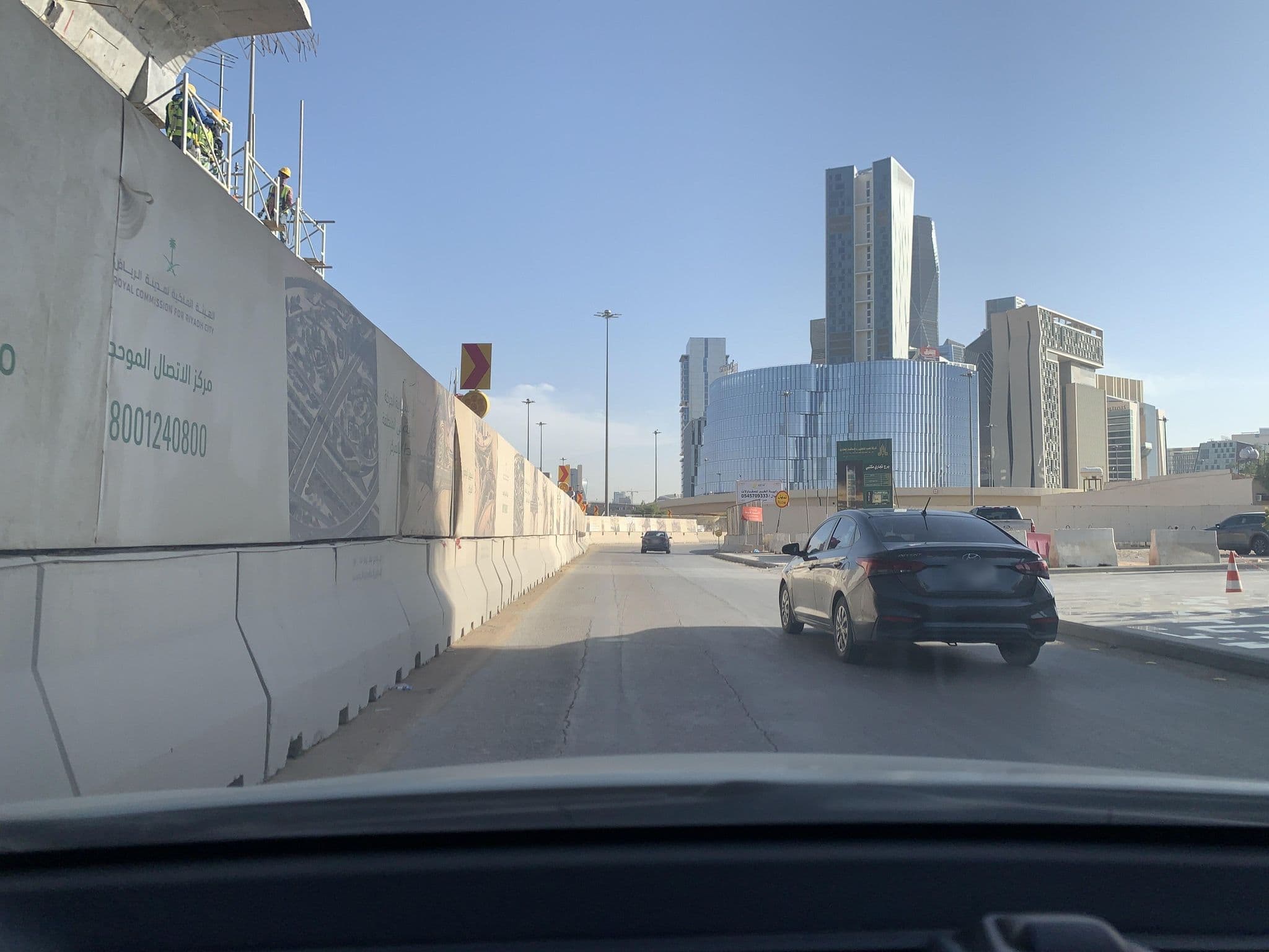 Street view near Executive Hotel (KAFD) | فندق التنفيذيين, Ad Dir‘īyah — © MahmoudRagab_HudhudMaps (CC BY-SA · Mapillary)