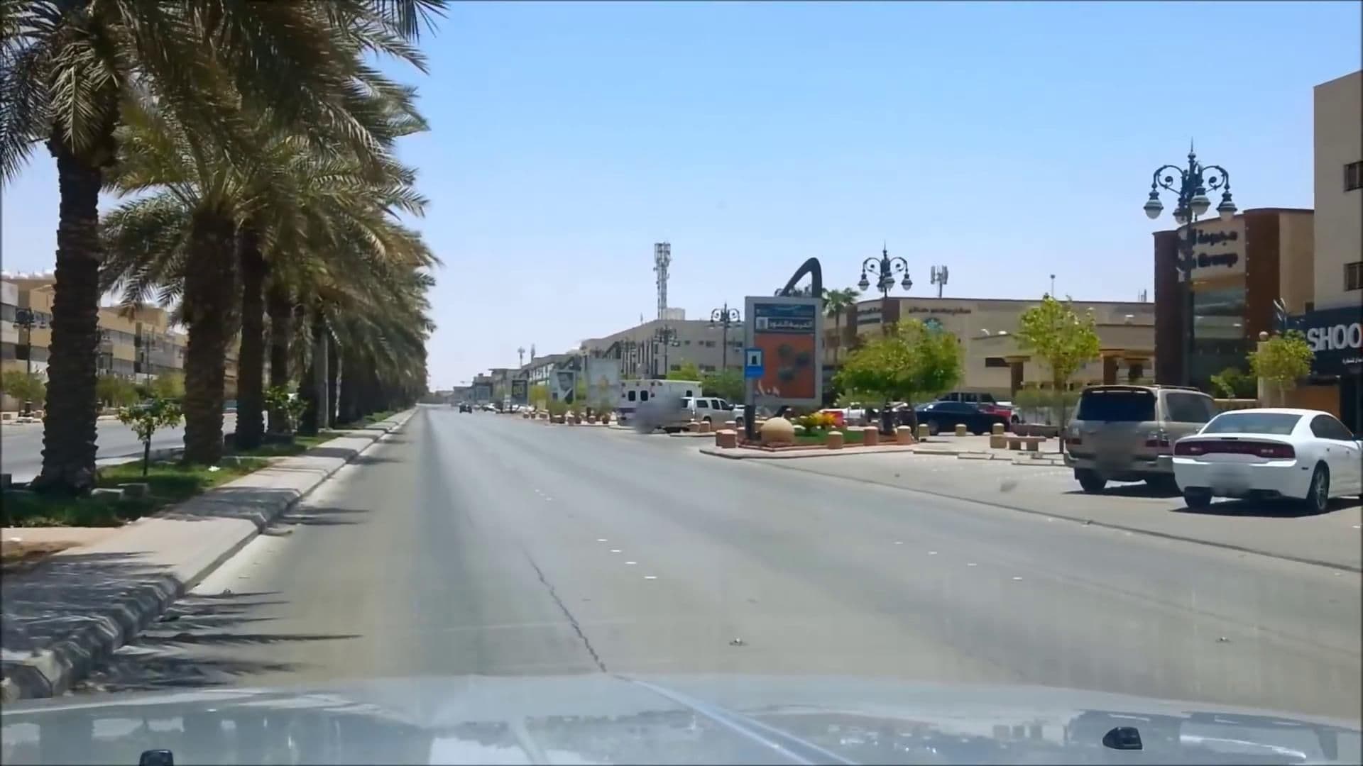 Street view near Mira Trio Hotel - Riyadh - Al Tahlia, Riyadh — © cut (CC BY-SA · Mapillary)