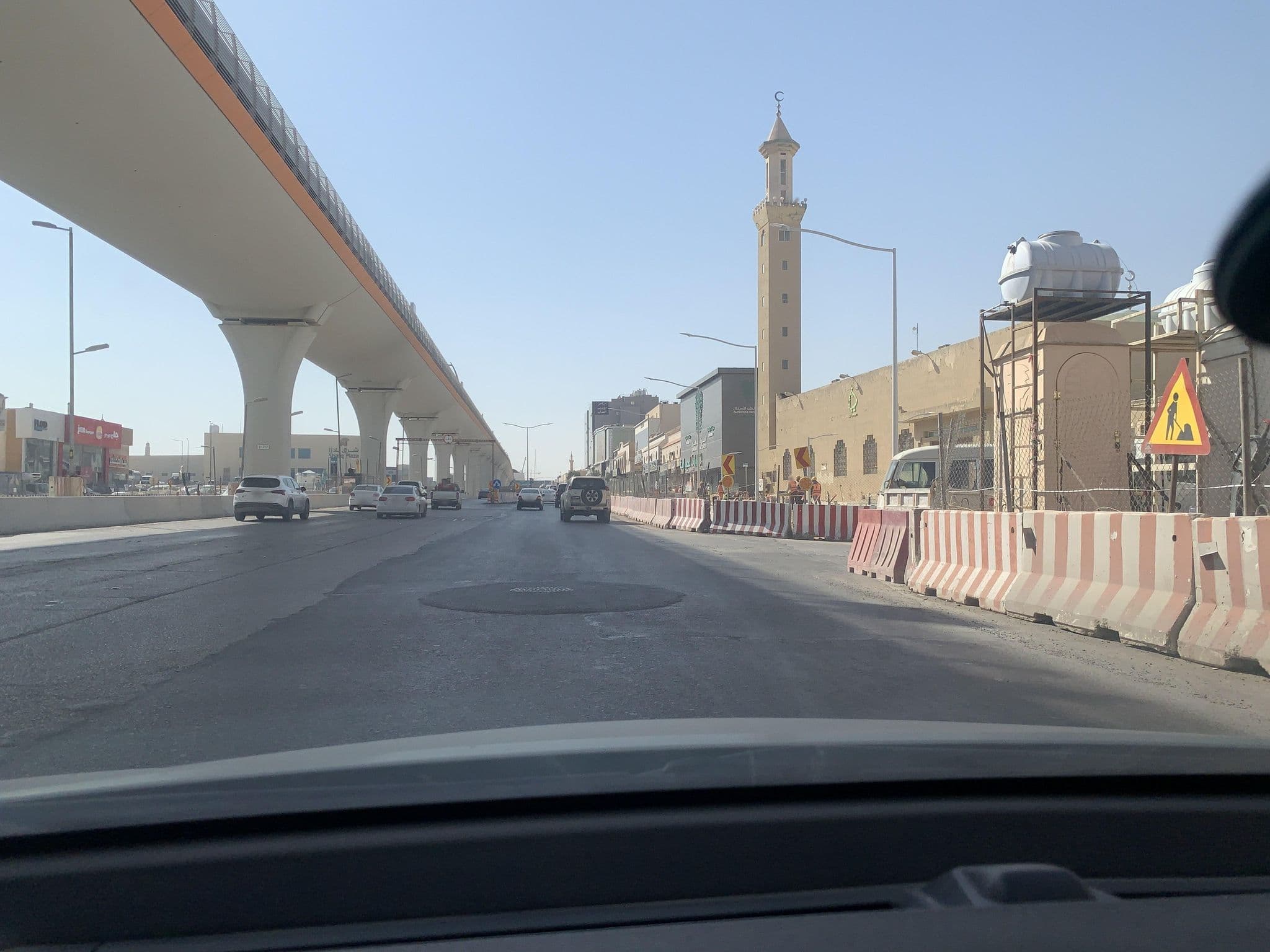 Street view near VIVIAN PARK HOTEL|ڤيڤيان بارك, Riyadh — © mana11ahmad (CC BY-SA · Mapillary)