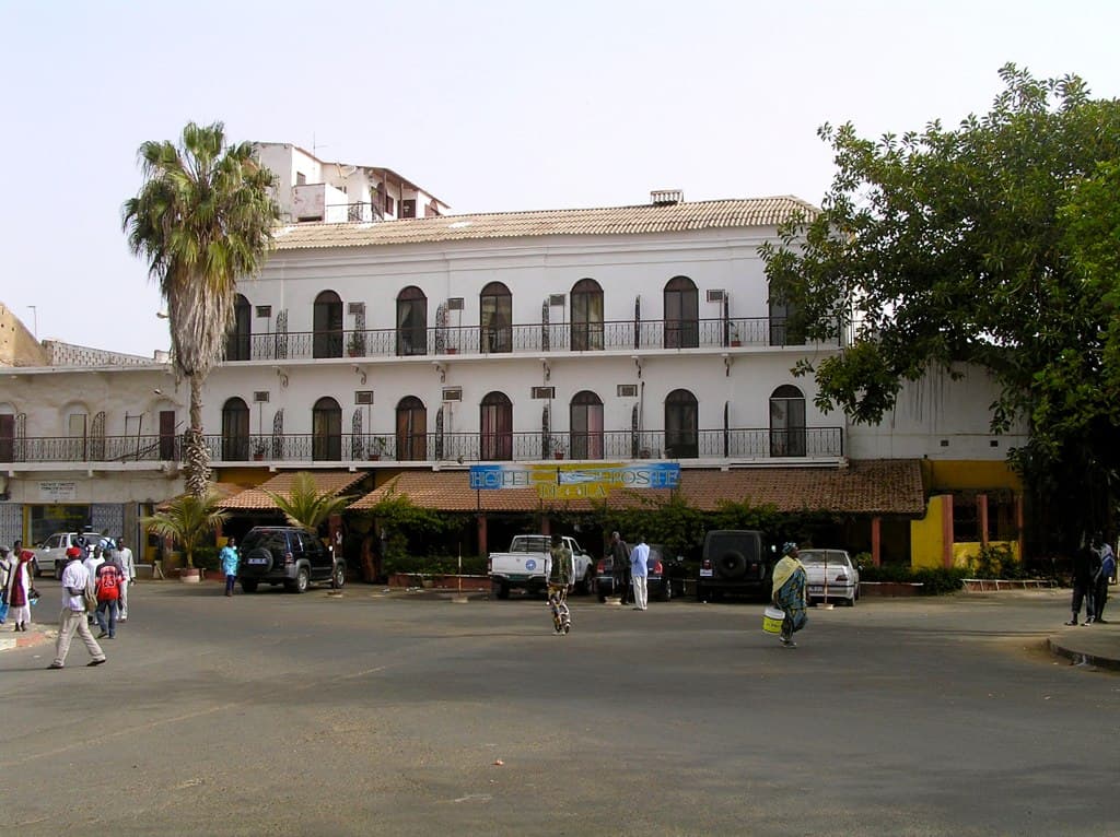 Hôtel De La Poste (via Wikimedia Commons, CC BY 2.0)