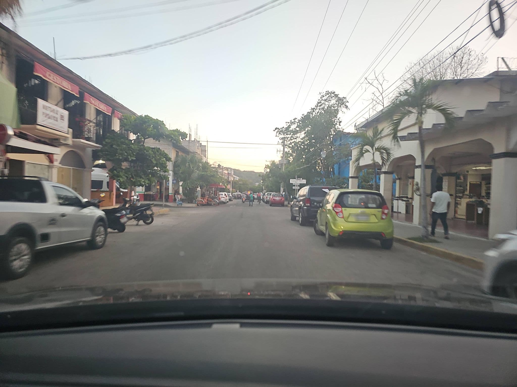 Street view near Posada Sol, Crucecita — © ezaratemx (CC BY-SA · Mapillary)