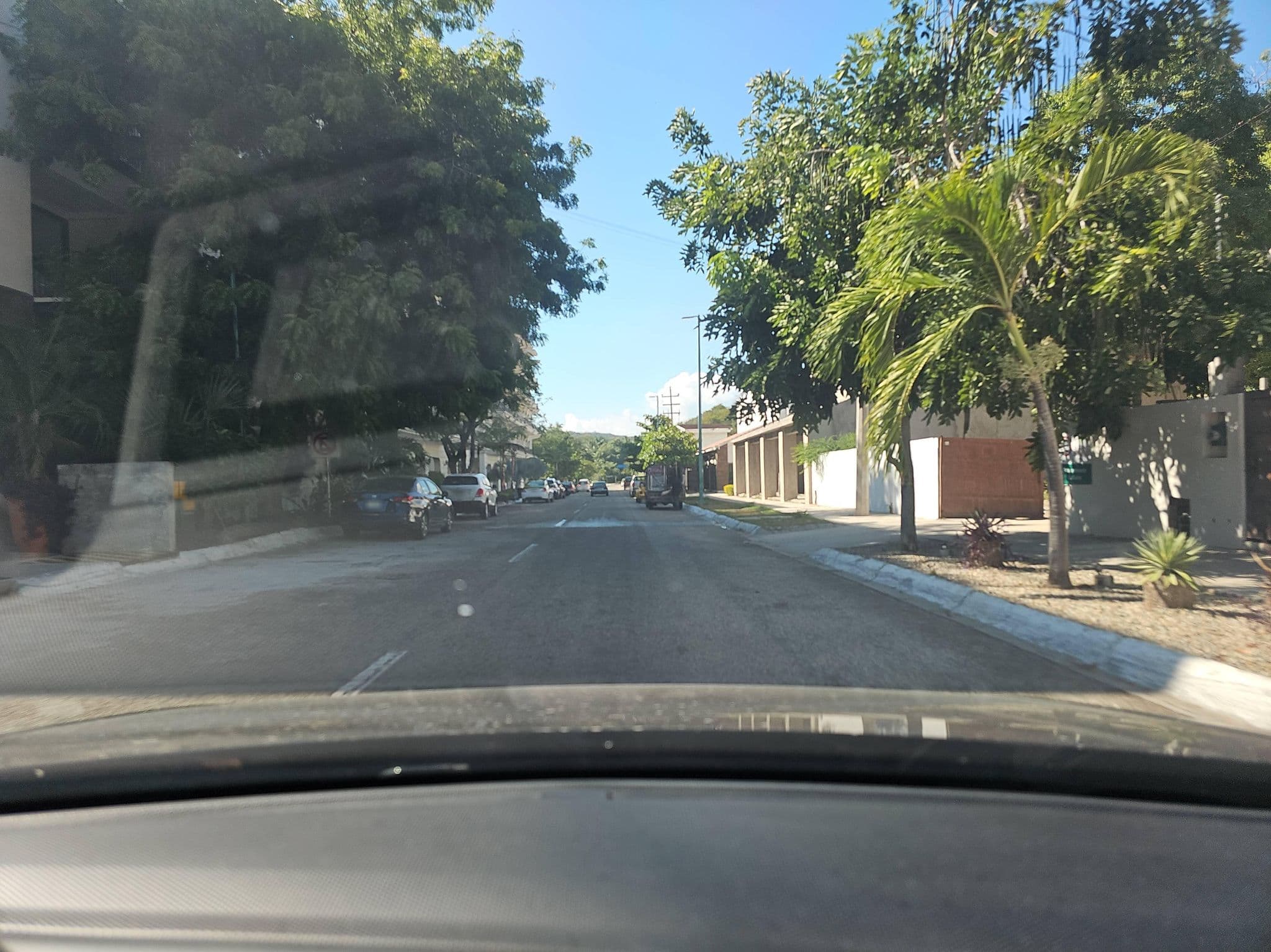 Street view near Biulú Hotel, Crucecita — © ezaratemx (CC BY-SA · Mapillary)