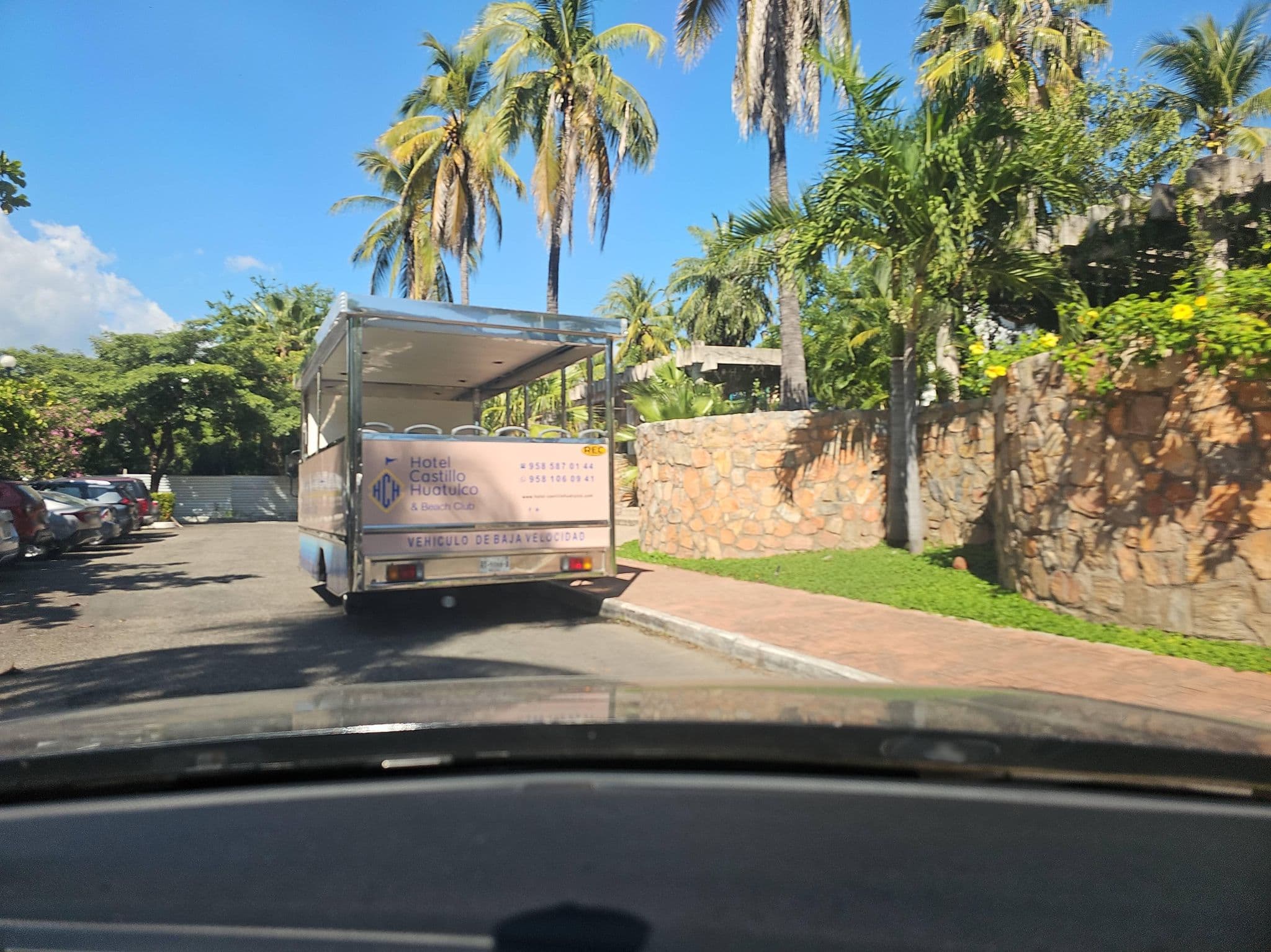 Street view near Quinta Bella Huatulco, Crucecita — © ezaratemx (CC BY-SA · Mapillary)
