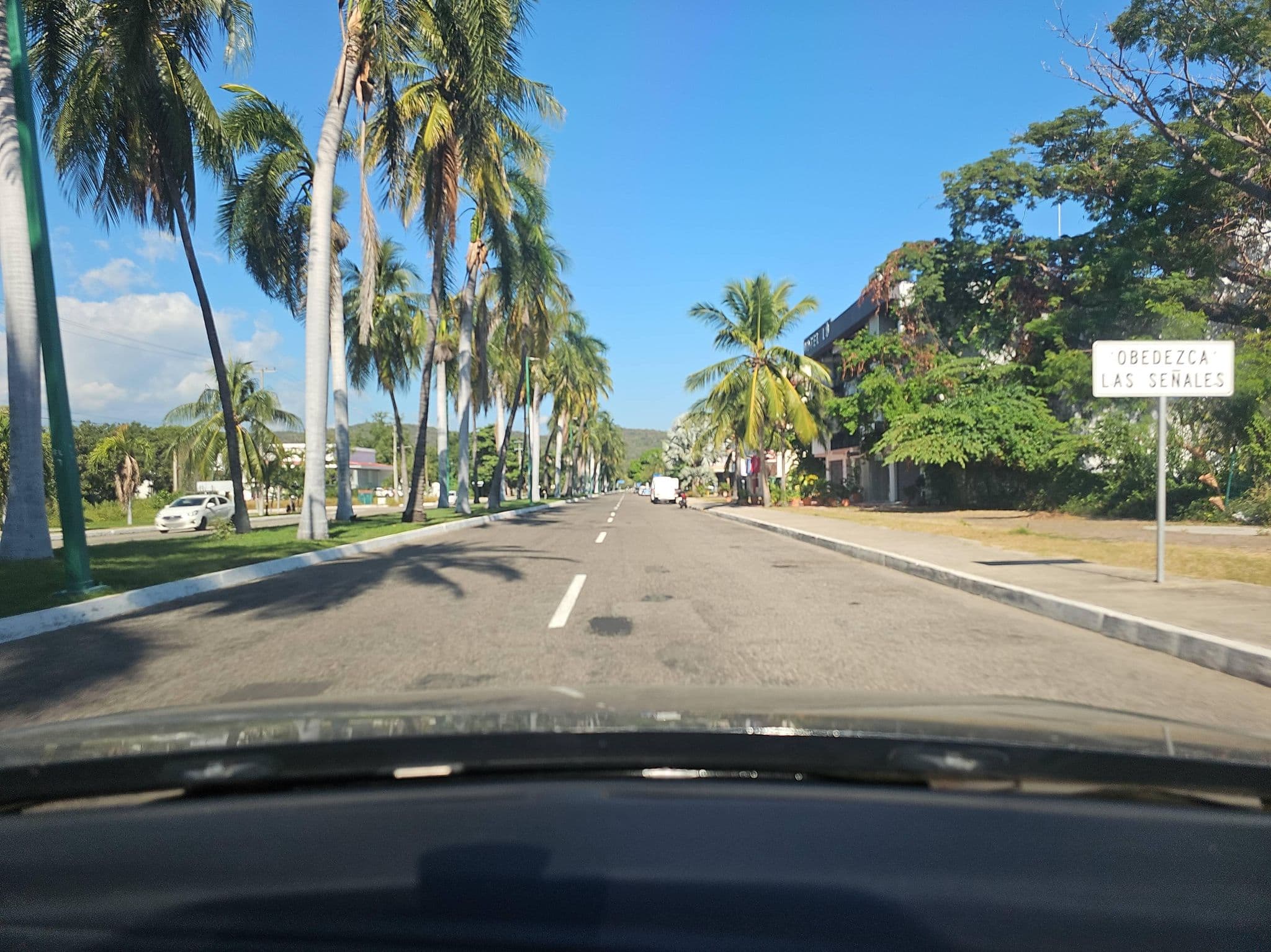 Street view near Asociacion de Hoteles, Crucecita — © ezaratemx (CC BY-SA · Mapillary)