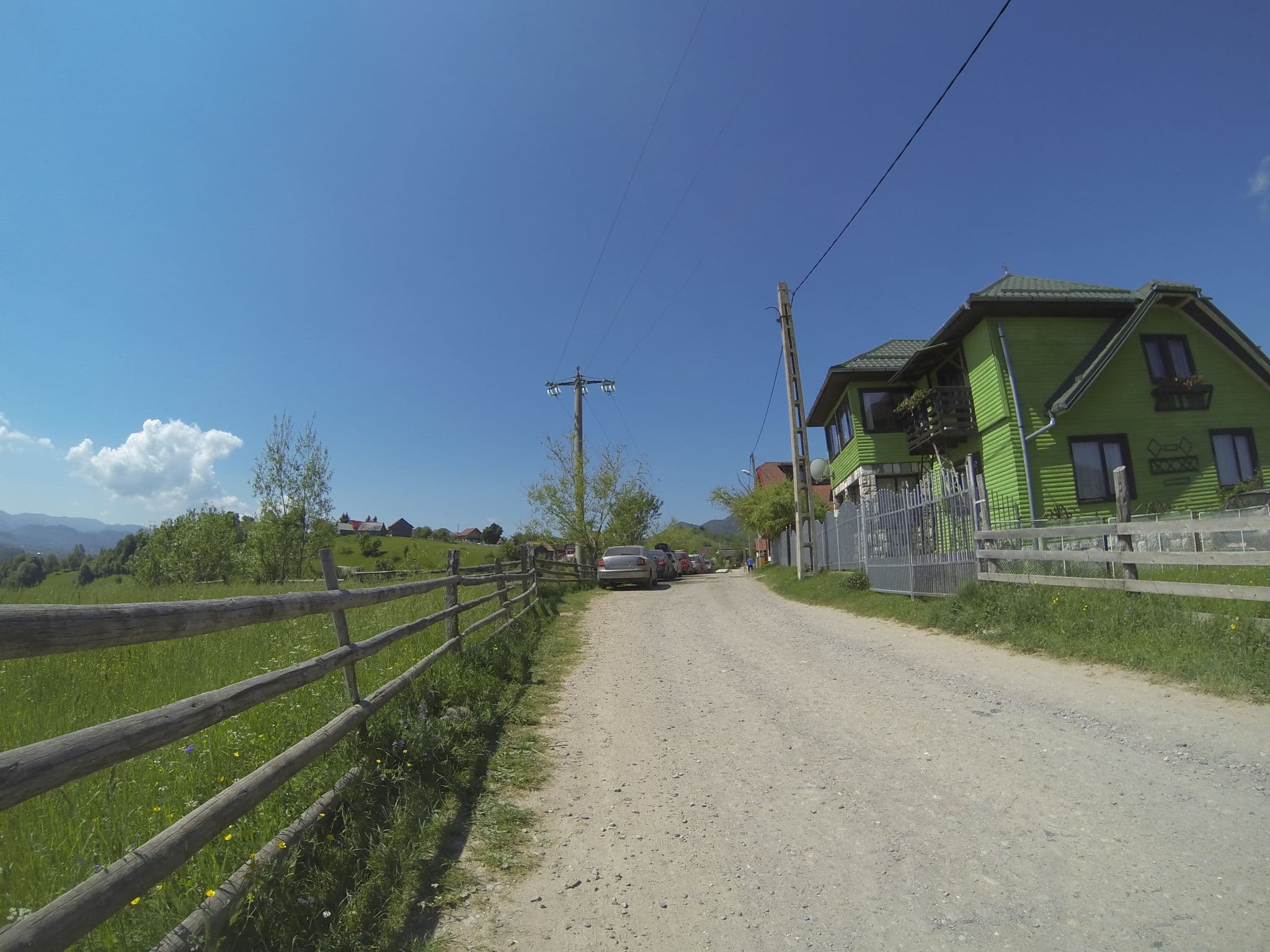 Street view near Pensiunea Pepino, Moieciu de Jos — © deeeznuuuts (CC BY-SA · Mapillary)