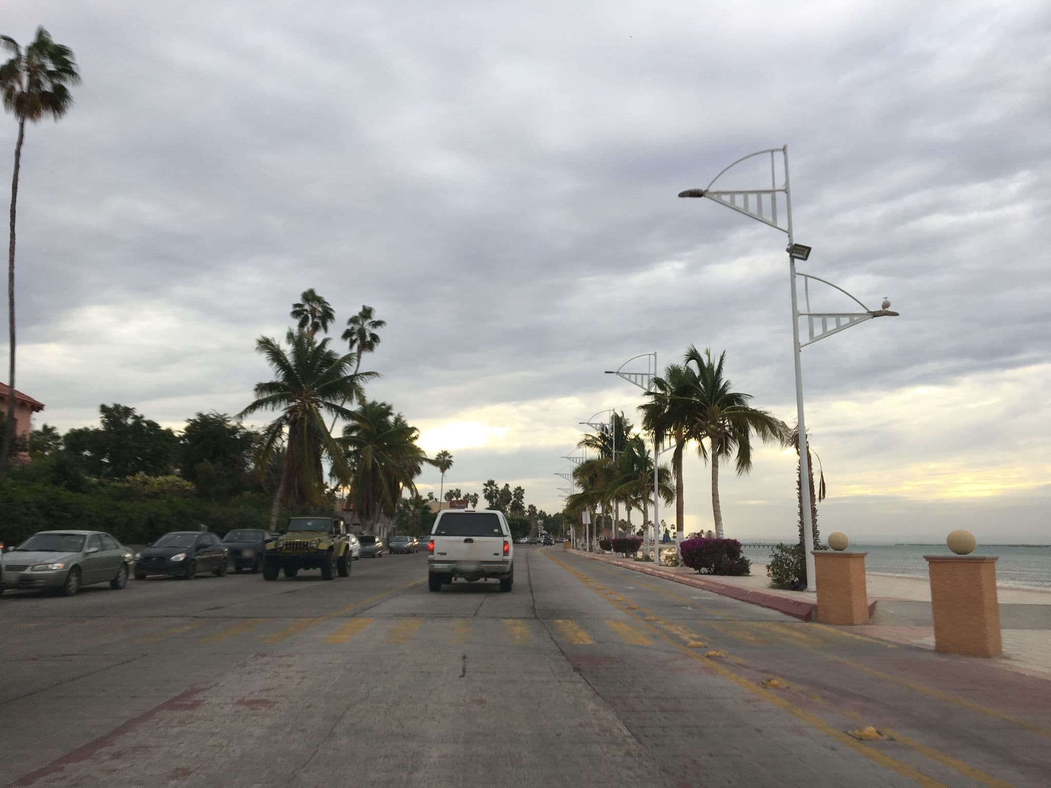 Street view near Escultura Sirena Con Delfines, La Paz — © ccossio (CC BY-SA · Mapillary)