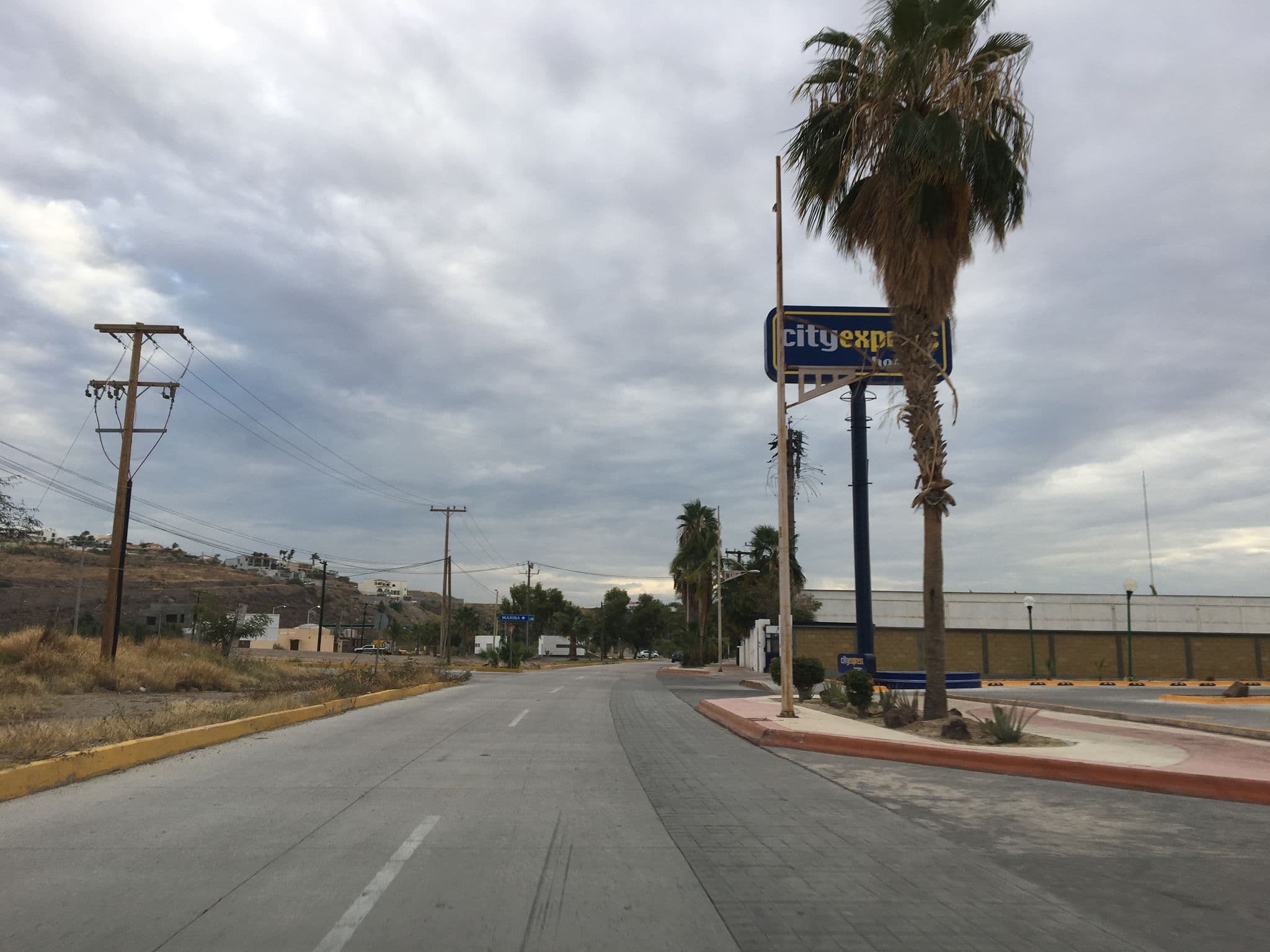 Street view near City Express La Paz, La Paz — © ccossio (CC BY-SA · Mapillary)