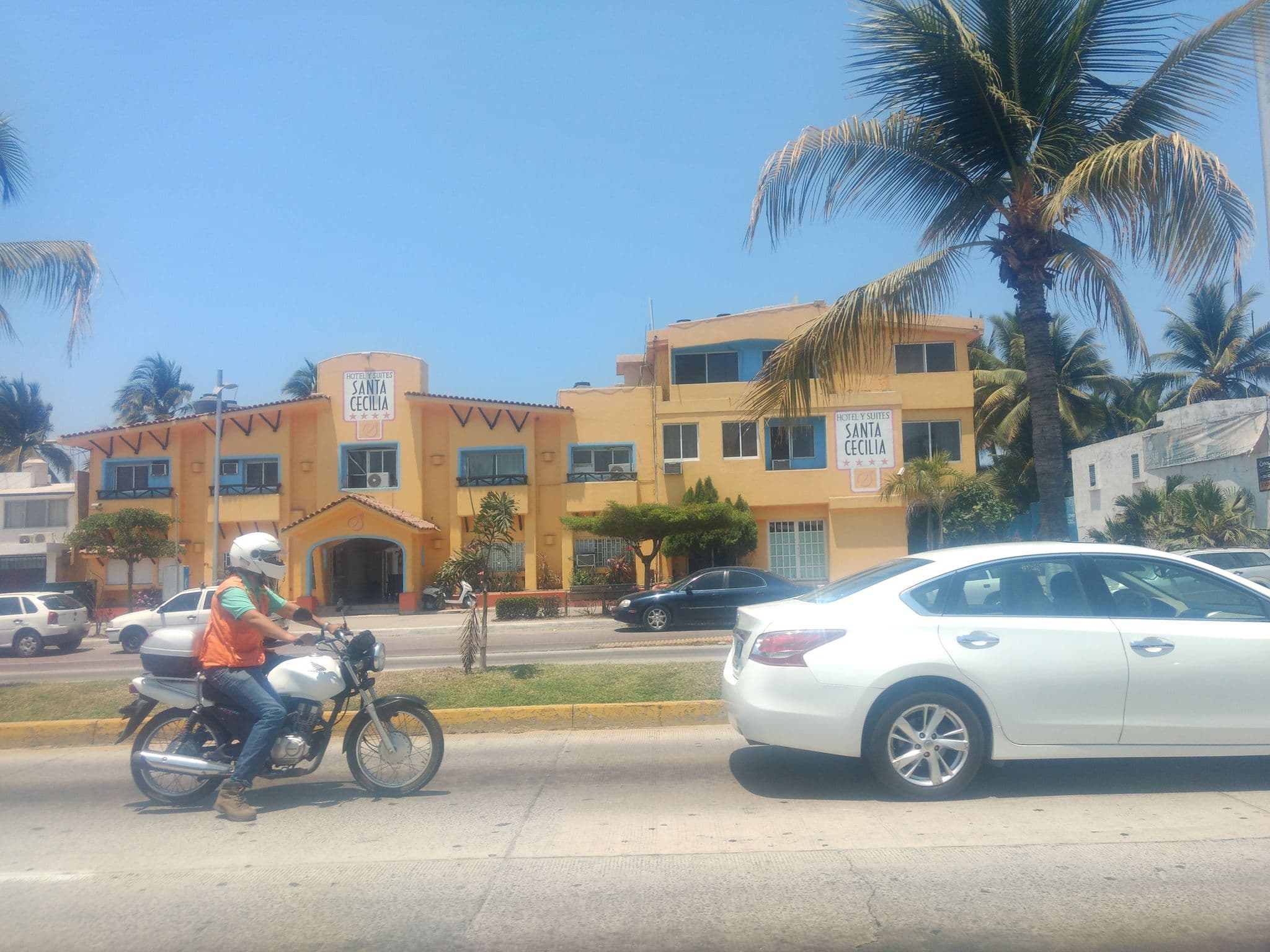 Street view near Hotel Caracoles, Manzanillo — © mapeadora (CC BY-SA · Mapillary)