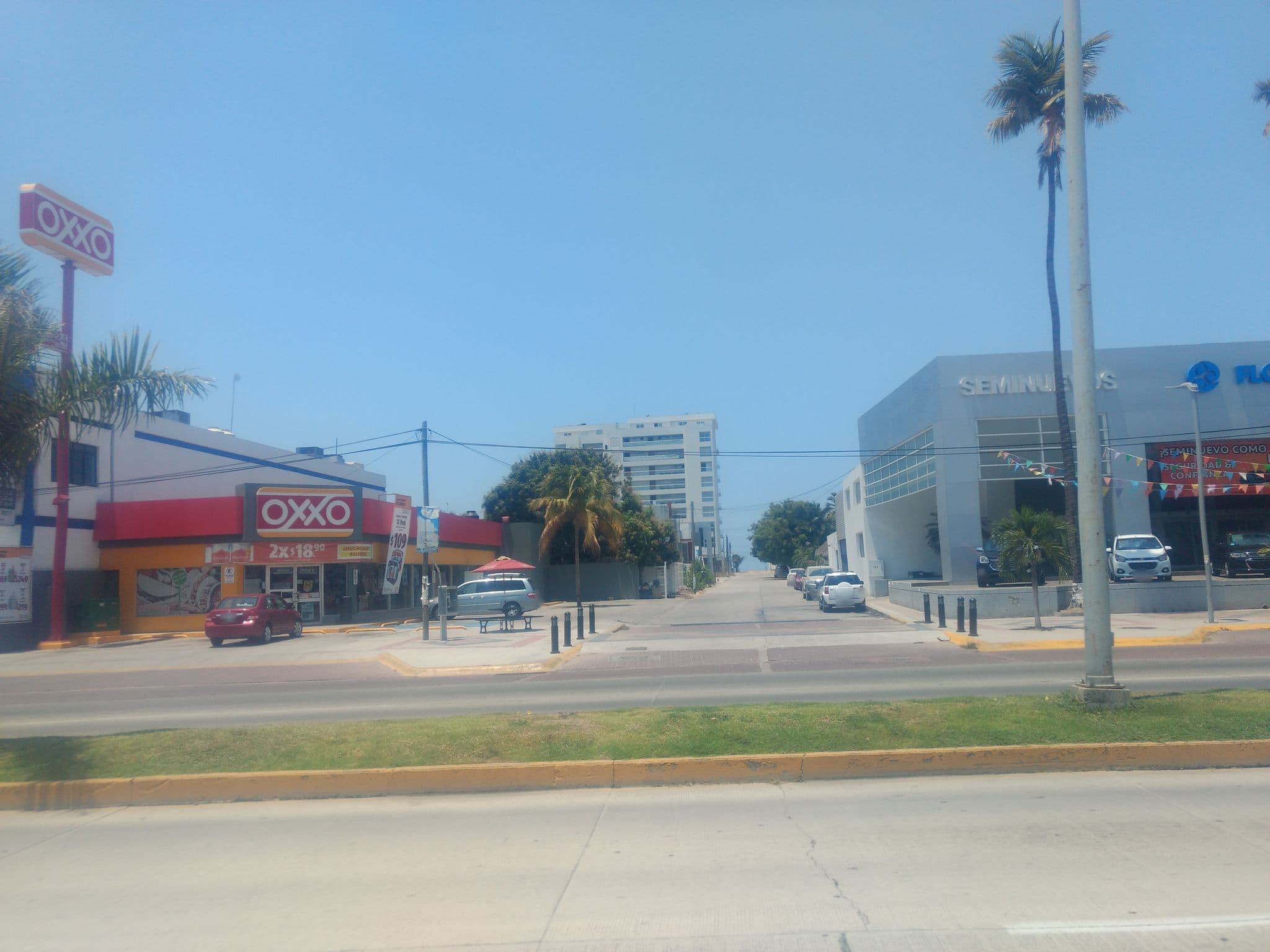 Street view near HM Hotel, Manzanillo — © mapeadora (CC BY-SA · Mapillary)