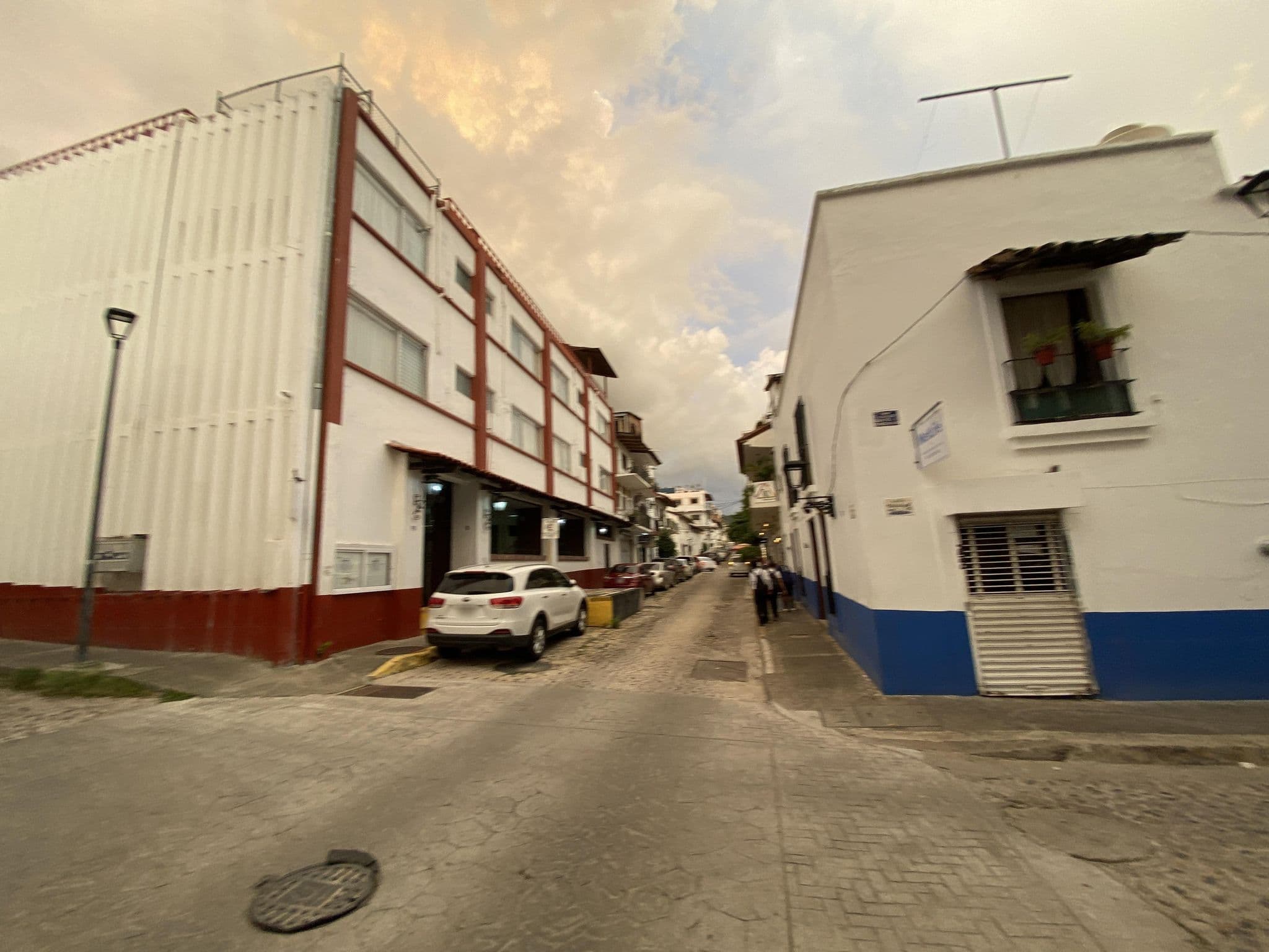Street view near Hotel Escuela, Puerto Vallarta — © arturoae (CC BY-SA · Mapillary)