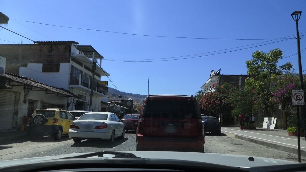 Street view near Hotel Los Tulipanes, Puerto Vallarta — © oramire (CC BY-SA · Mapillary)