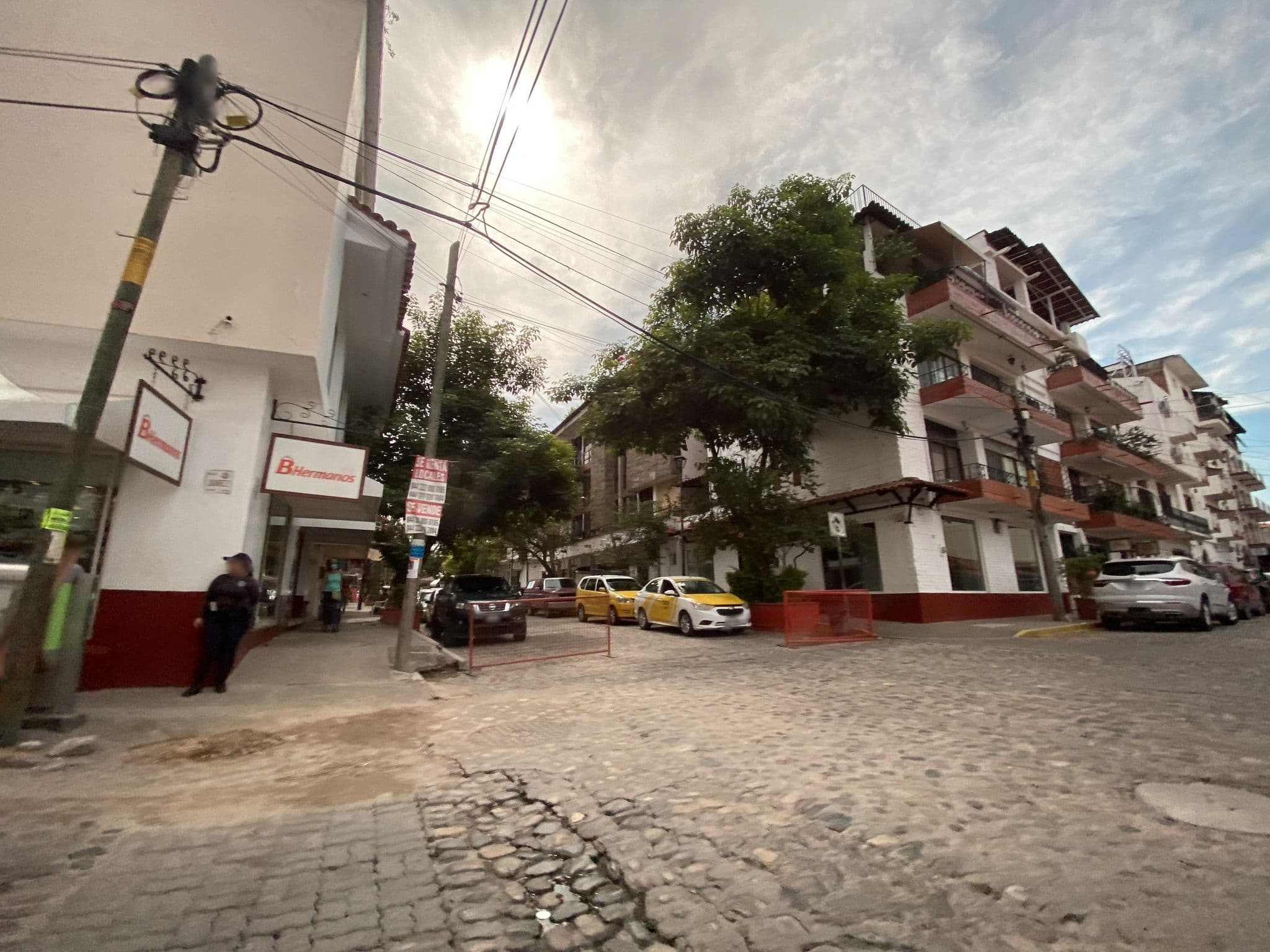 Street view near Hotel Porto Allegro, Puerto Vallarta — © arturoae (CC BY-SA · Mapillary)