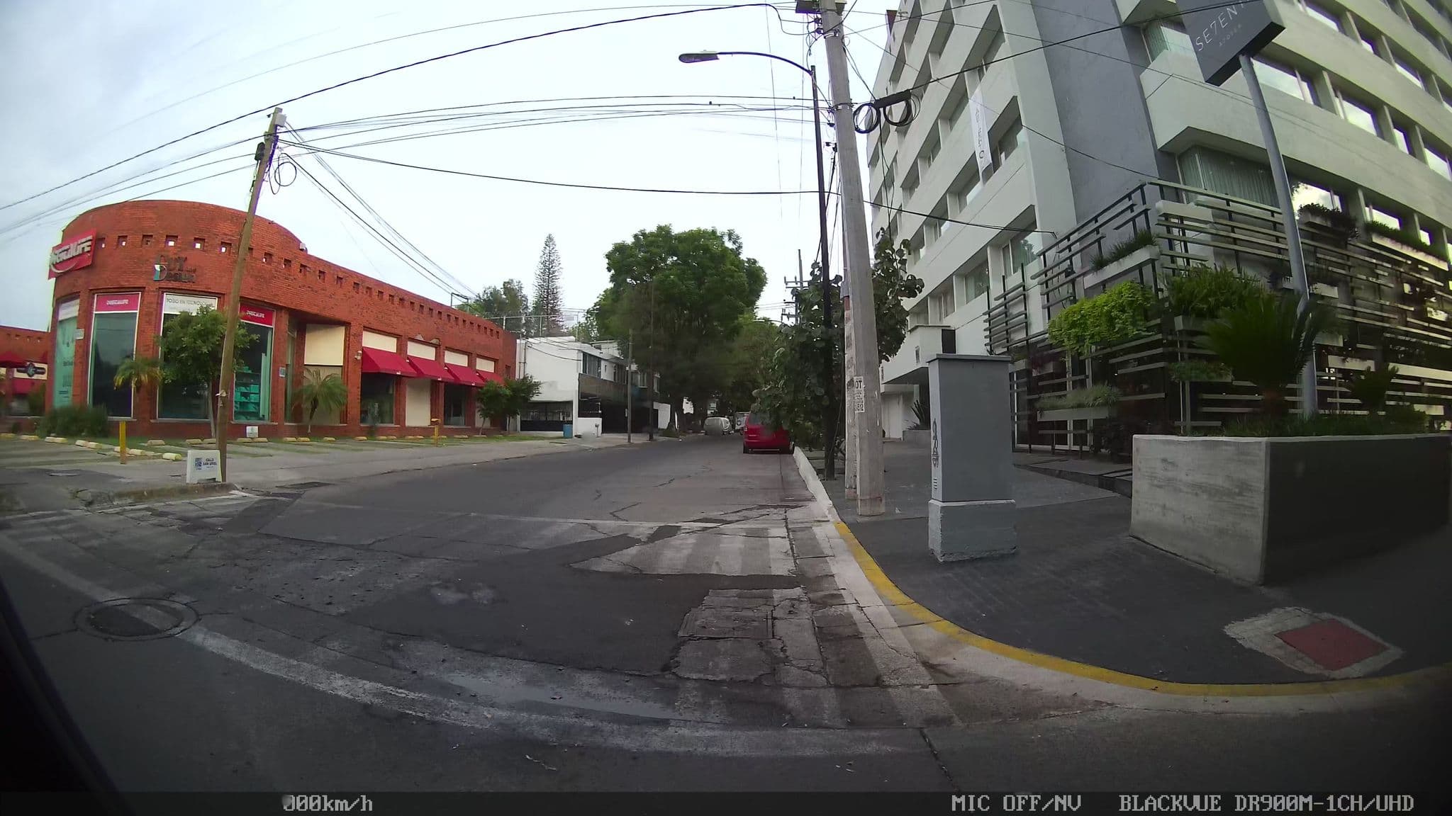 Street view near Hotel Indigo Guadalajara, Guadalajara — © kaart_3 (CC BY-SA · Mapillary)