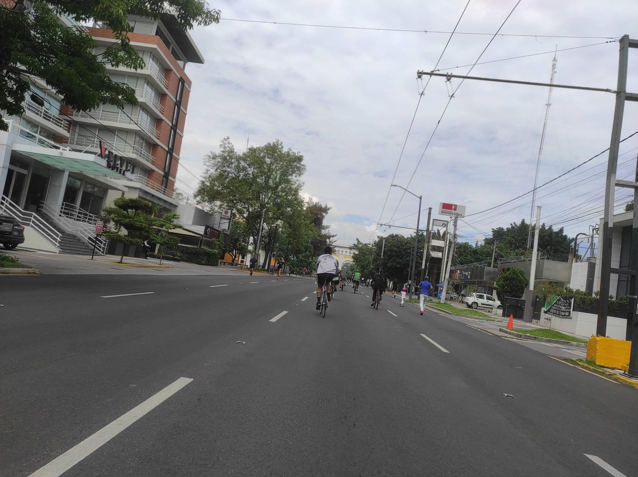 Street view near Hotel Velvet, Guadalajara — © josuer (CC BY-SA · Mapillary)