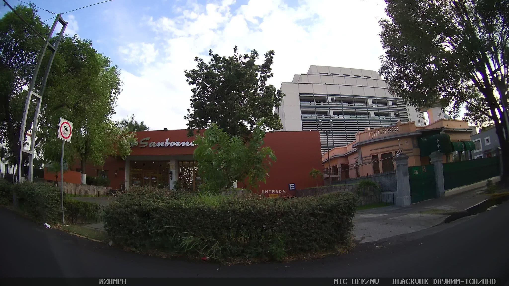 Street view near Edificio De Apartamentos Ing. Alfredo Navarro Branca, Guadalajara — © kaart_1 (CC BY-SA · Mapillary)